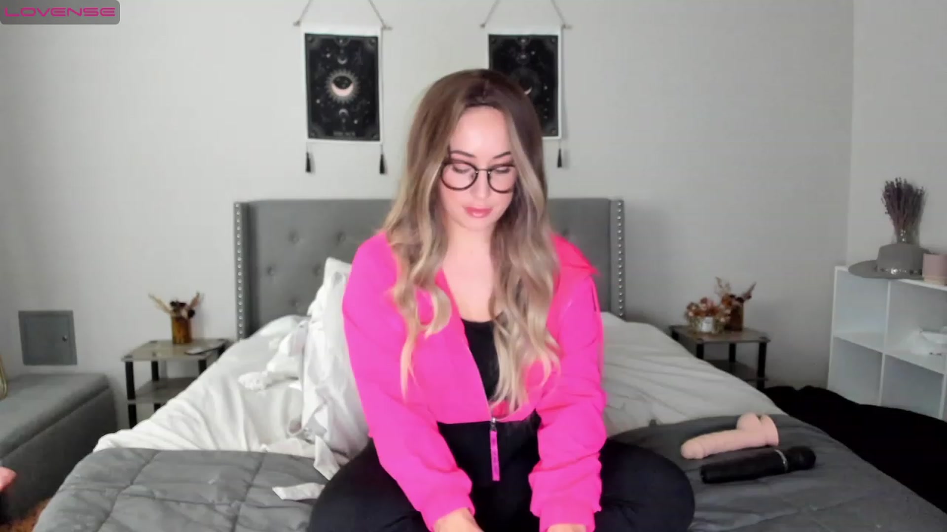 Gallery image thumbnail from EllaCakes's myfreecams stream on, 12/05/2022, 19:35 image 8 of 20