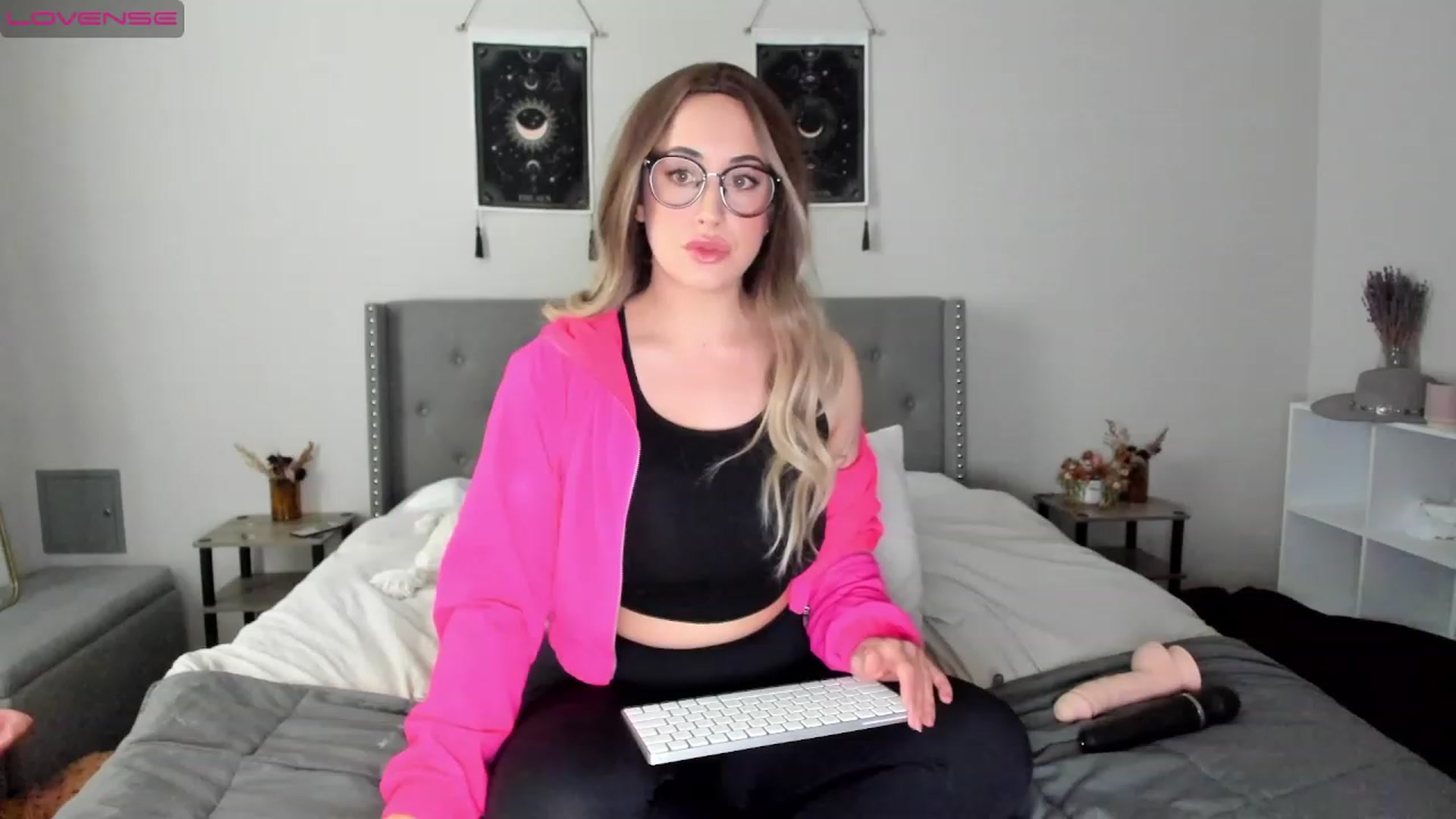 Gallery image thumbnail from EllaCakes's myfreecams stream on, 12/05/2022, 19:35 image 15 of 20