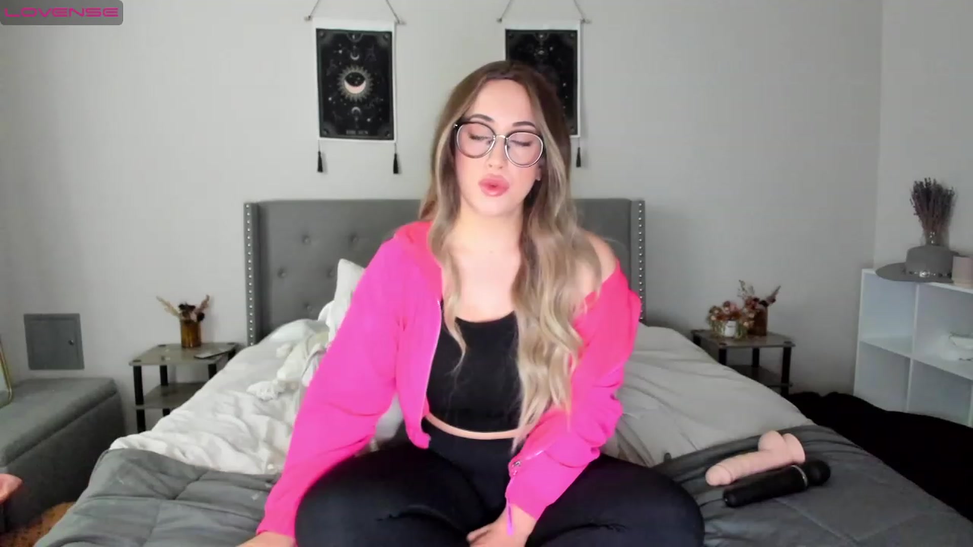 Gallery image thumbnail from EllaCakes's myfreecams stream on, 12/05/2022, 19:35 image 19 of 20