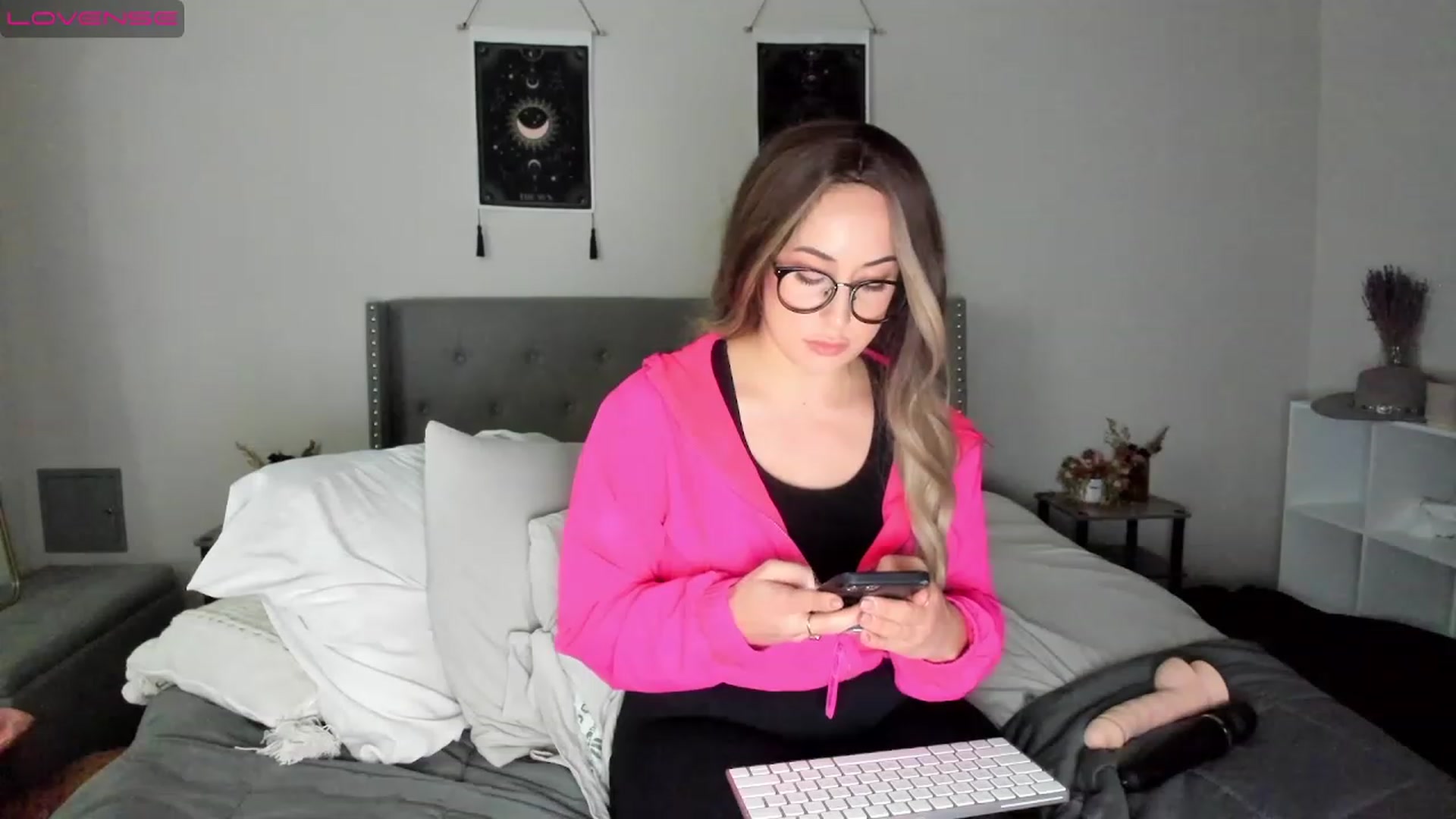 Gallery image thumbnail from EllaCakes's myfreecams stream on, 12/05/2022, 20:52 image 18 of 20