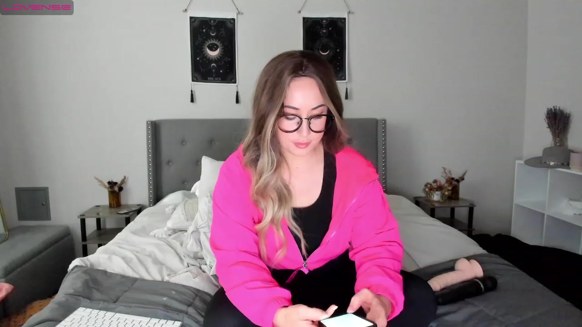 Gallery image thumbnail from EllaCakes's myfreecams stream on, 12/05/2022, 20:52 image 3 of 20