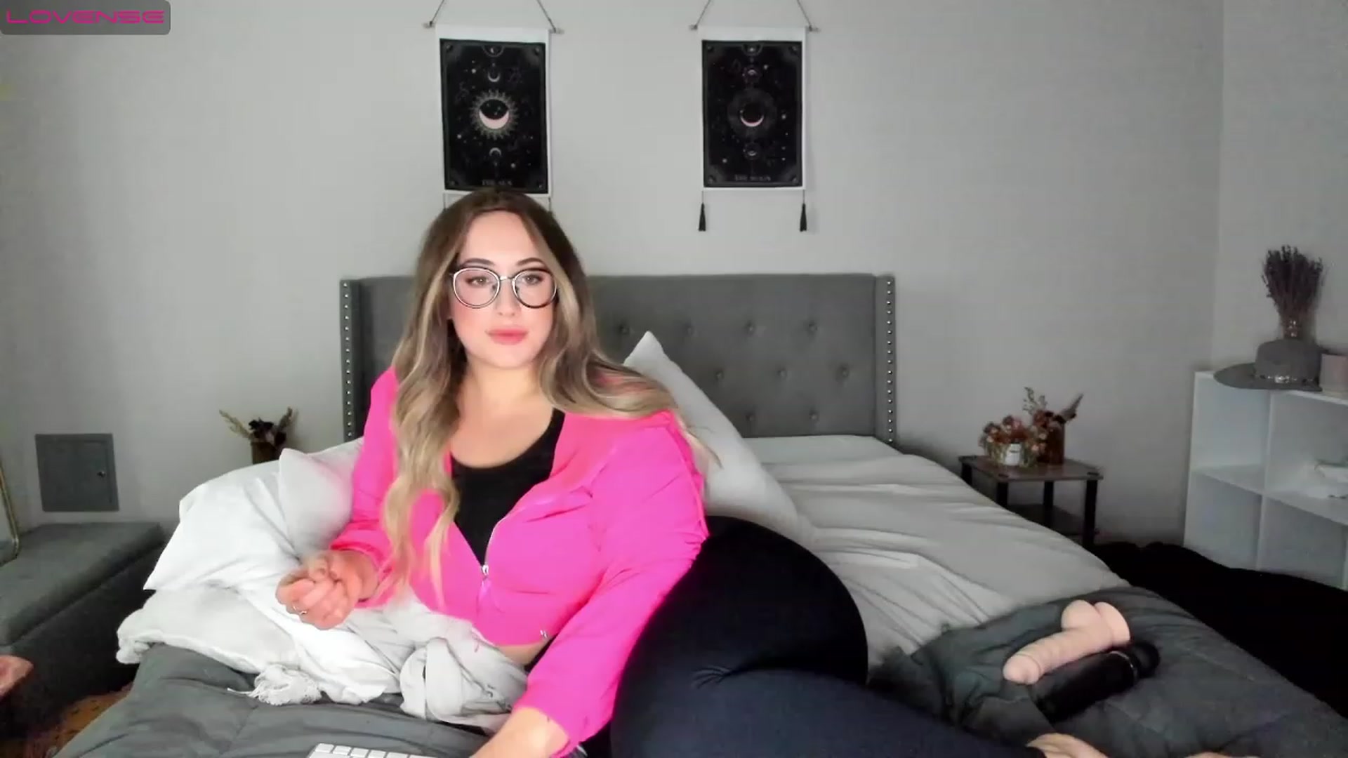 Gallery image thumbnail from EllaCakes's myfreecams stream on, 12/05/2022, 20:52 image 13 of 20