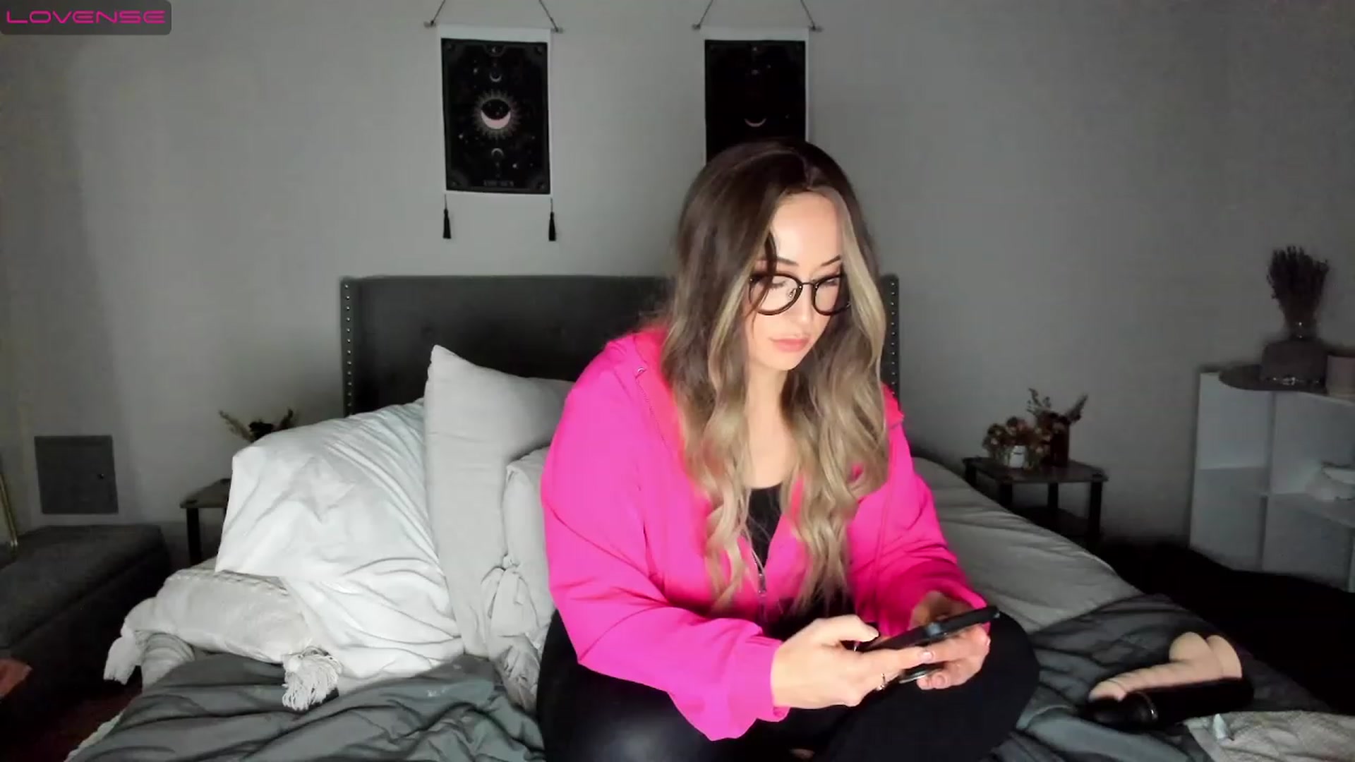 Gallery image thumbnail from EllaCakes's myfreecams stream on, 12/05/2022, 22:01 image 11 of 20