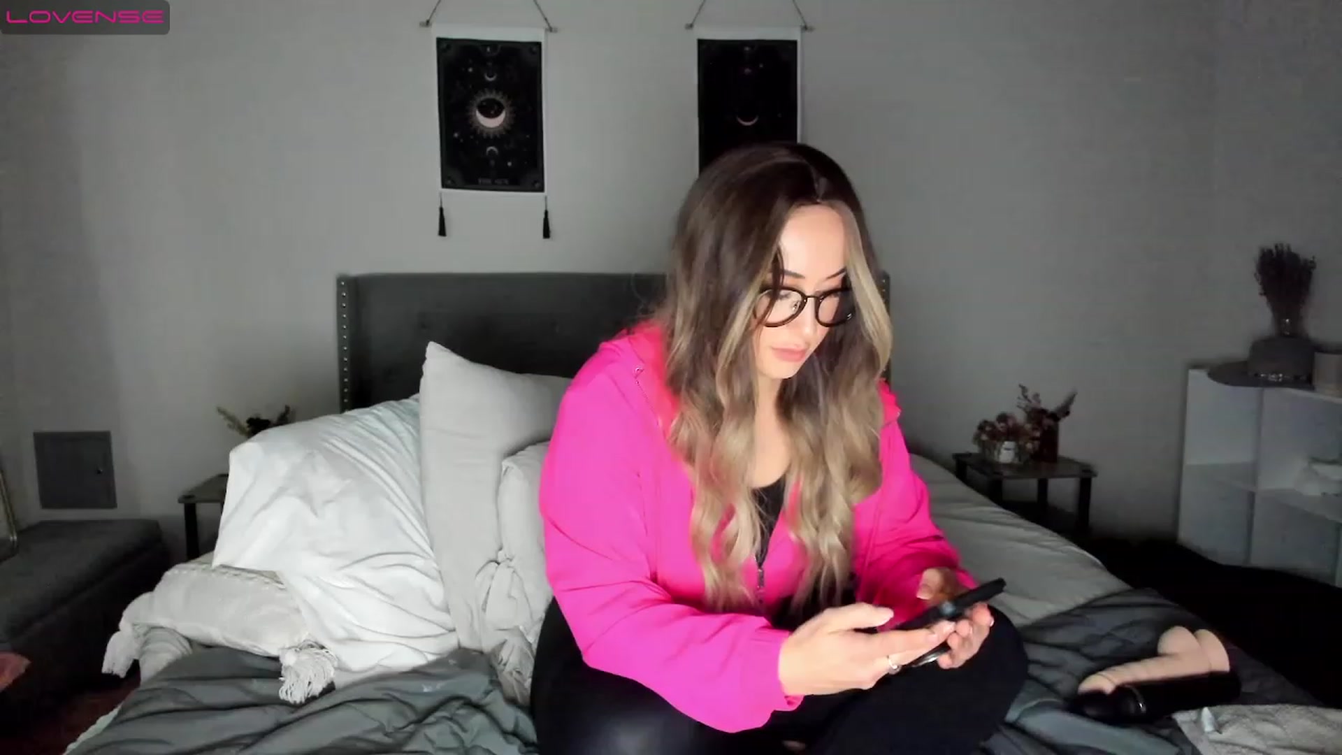 Gallery image thumbnail from EllaCakes's myfreecams stream on, 12/05/2022, 22:01 image 6 of 20