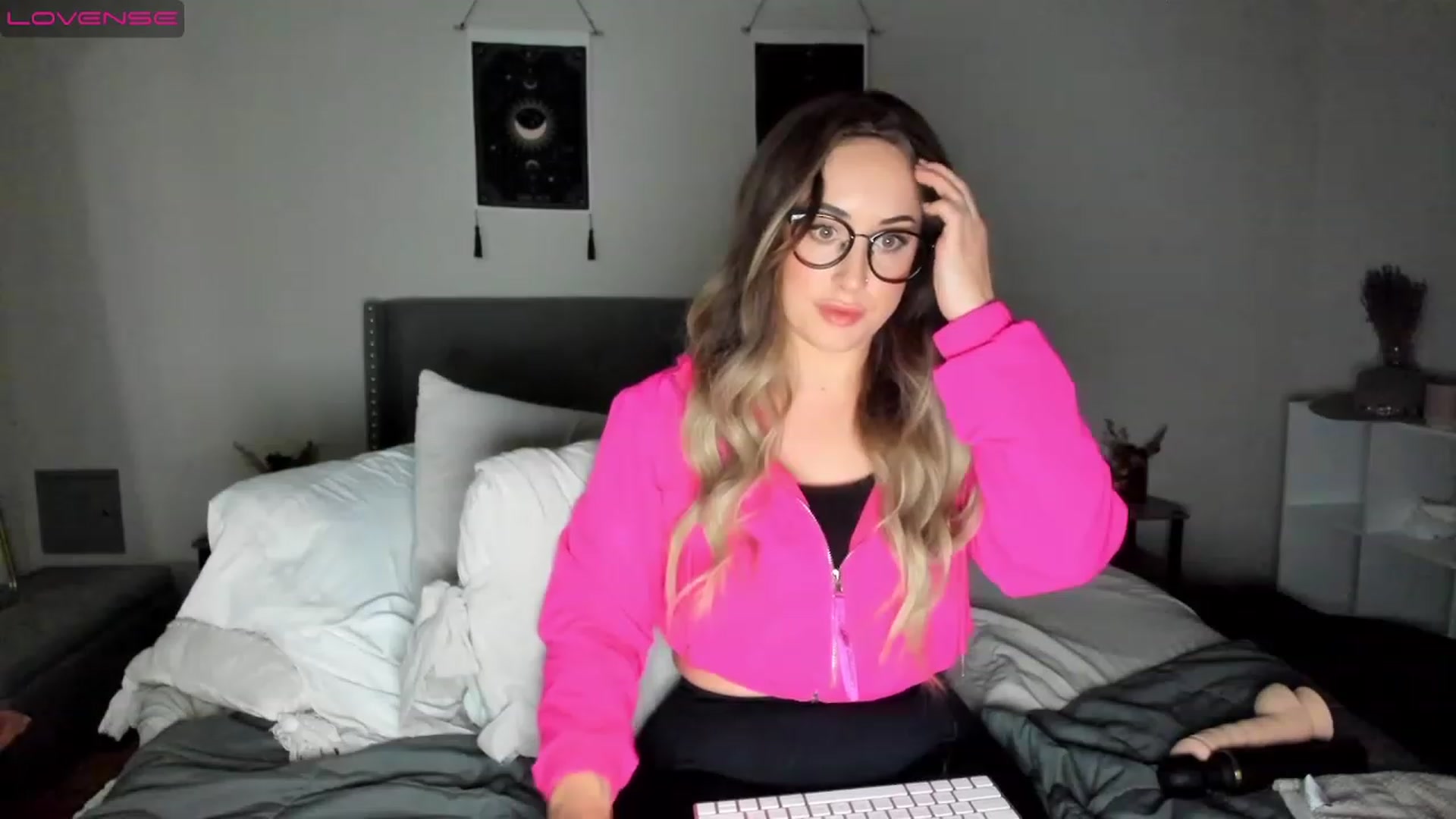 Gallery image thumbnail from EllaCakes's myfreecams stream on, 12/05/2022, 22:01 image 20 of 20