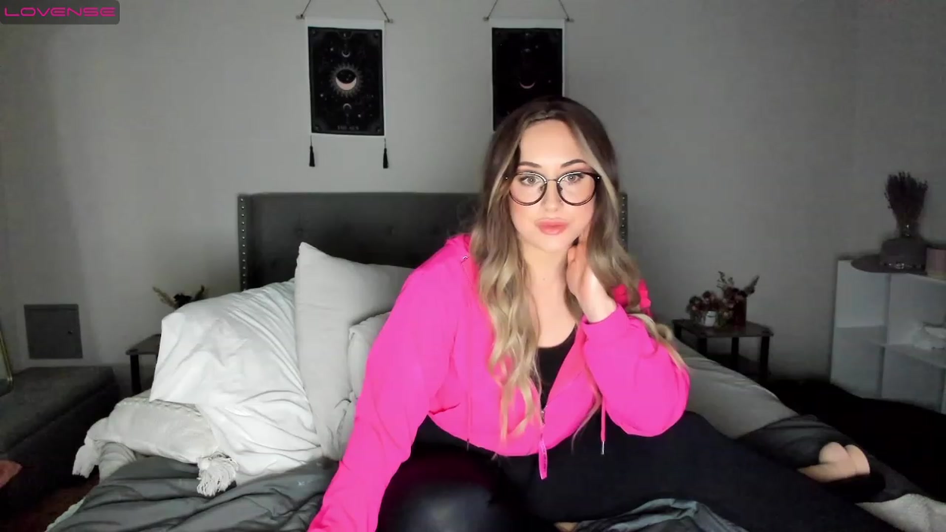 Gallery image thumbnail from EllaCakes's myfreecams stream on, 12/05/2022, 22:01 image 12 of 20