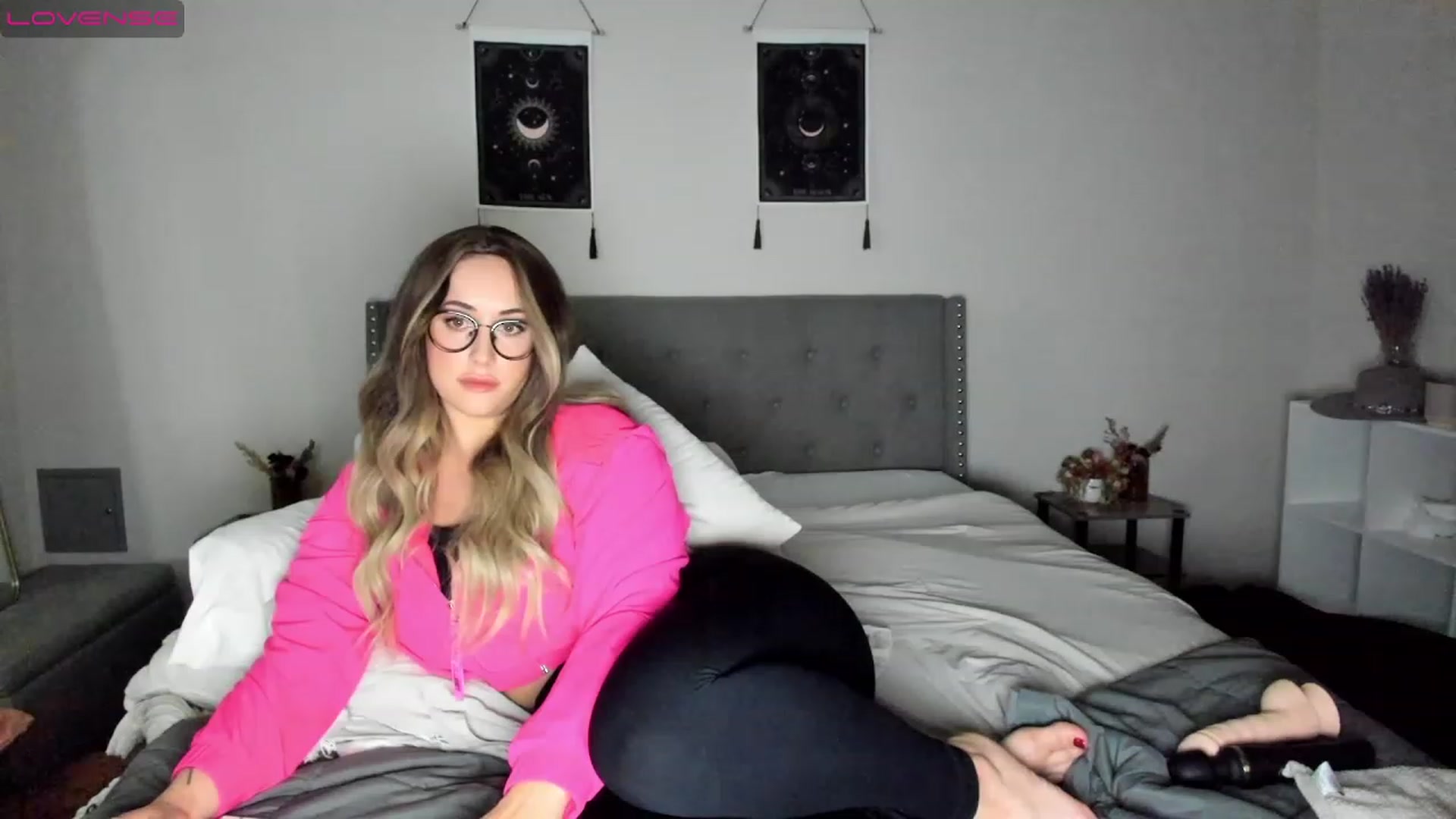 Gallery image thumbnail from EllaCakes's myfreecams stream on, 12/05/2022, 22:01 image 18 of 20