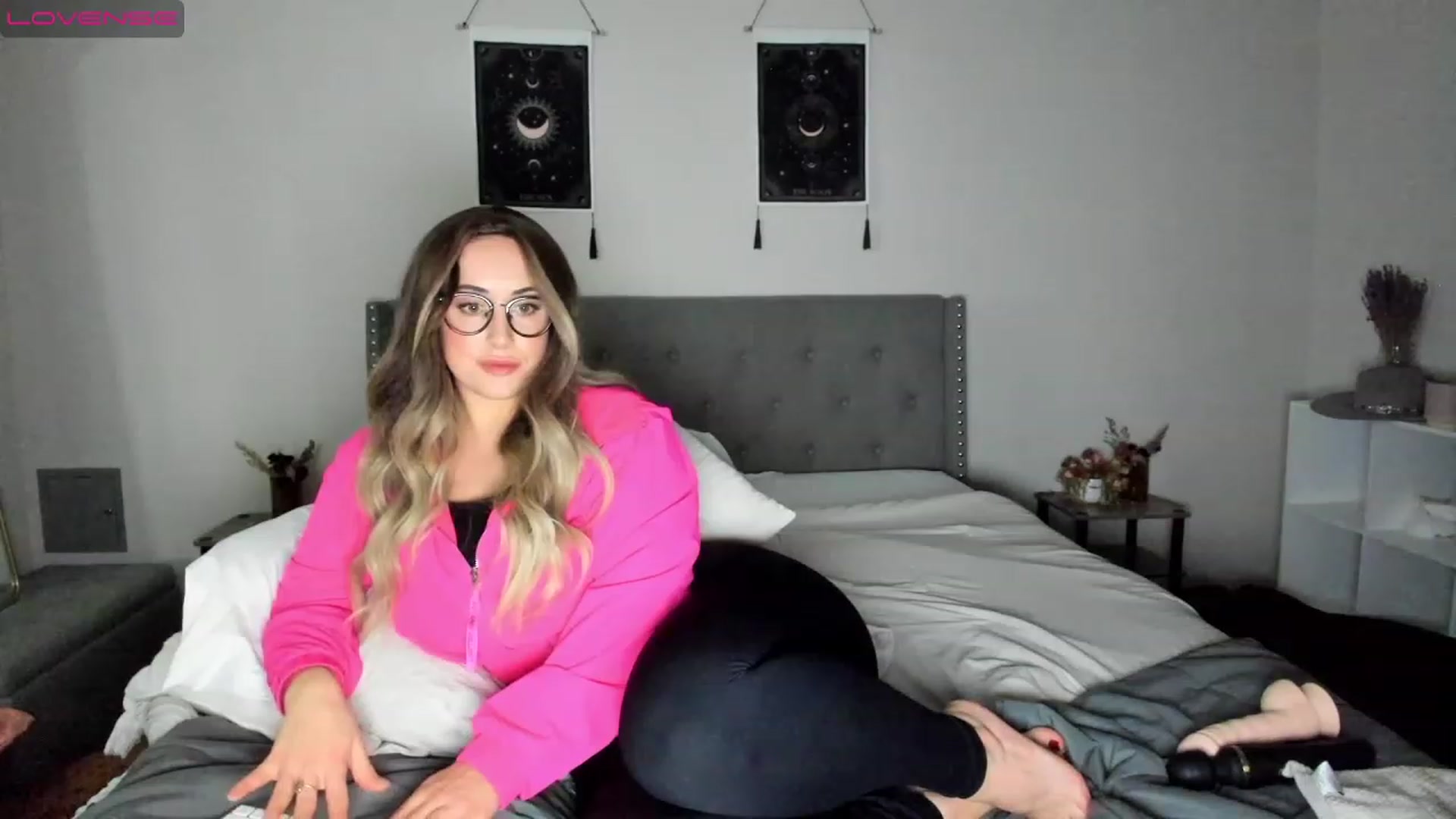 Gallery image thumbnail from EllaCakes's myfreecams stream on, 12/05/2022, 22:01 image 14 of 20