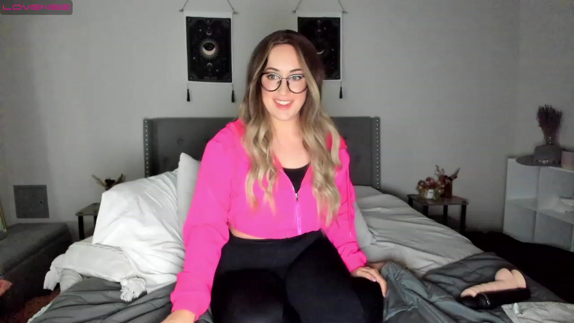 Gallery image thumbnail from EllaCakes's myfreecams stream on, 12/05/2022, 22:01 image 3 of 20