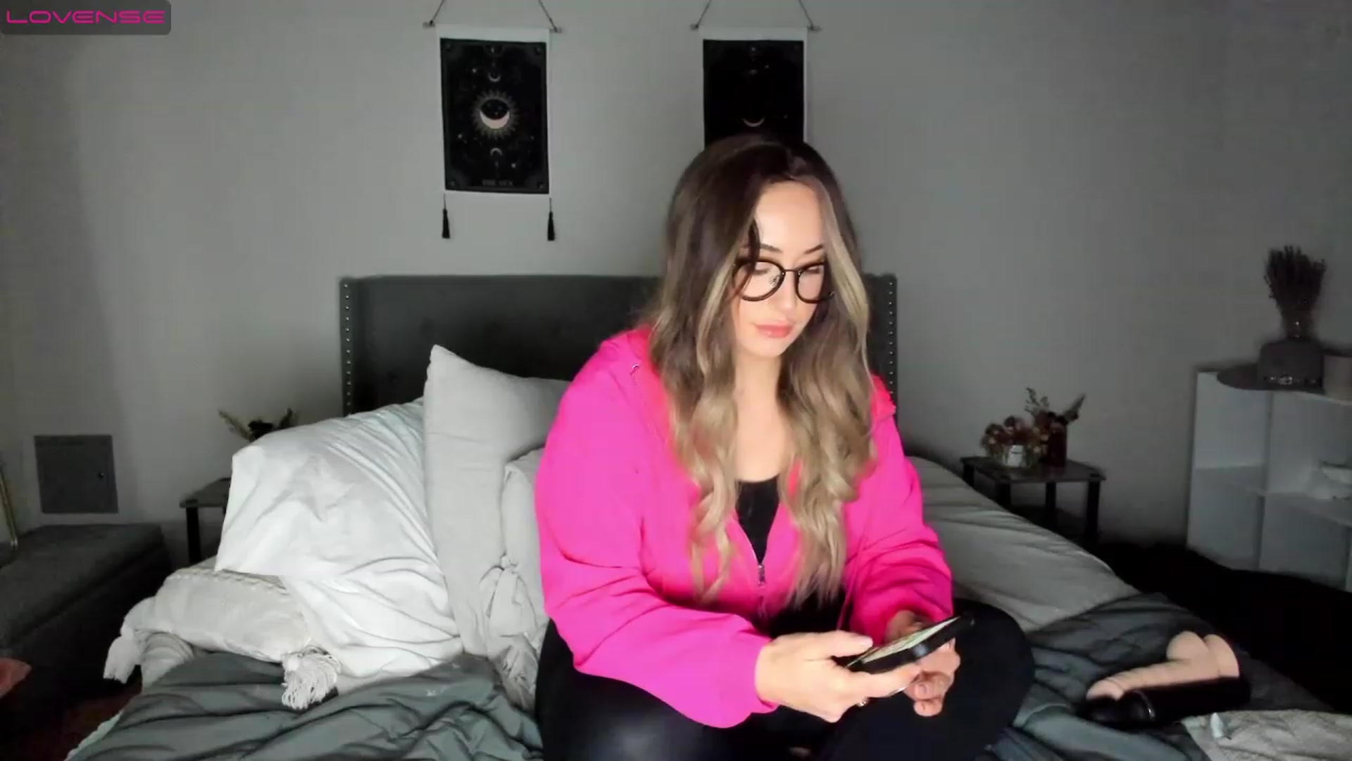 Gallery image thumbnail from EllaCakes's myfreecams stream on, 12/05/2022, 22:01 image 10 of 20