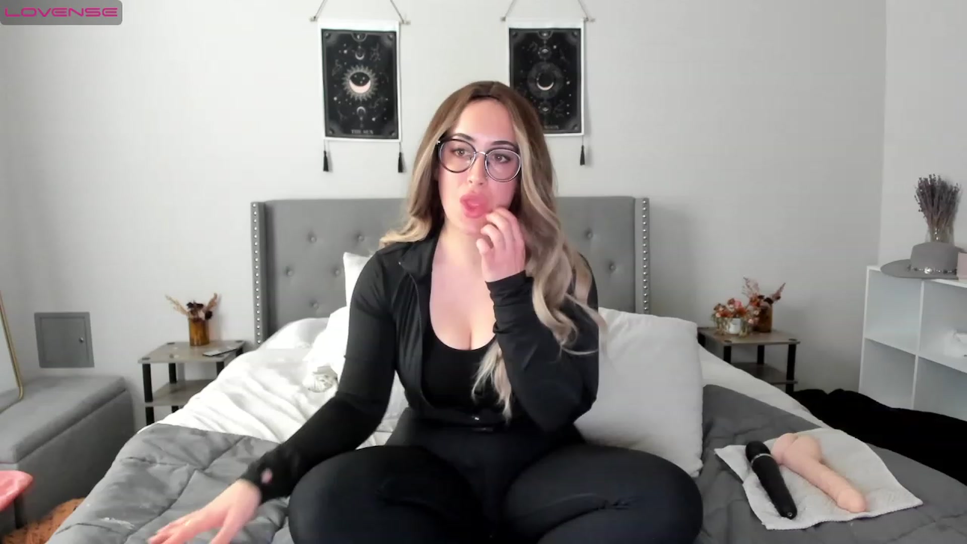 Gallery image thumbnail from EllaCakes's myfreecams stream on, 12/06/2022, 20:15 image 17 of 20
