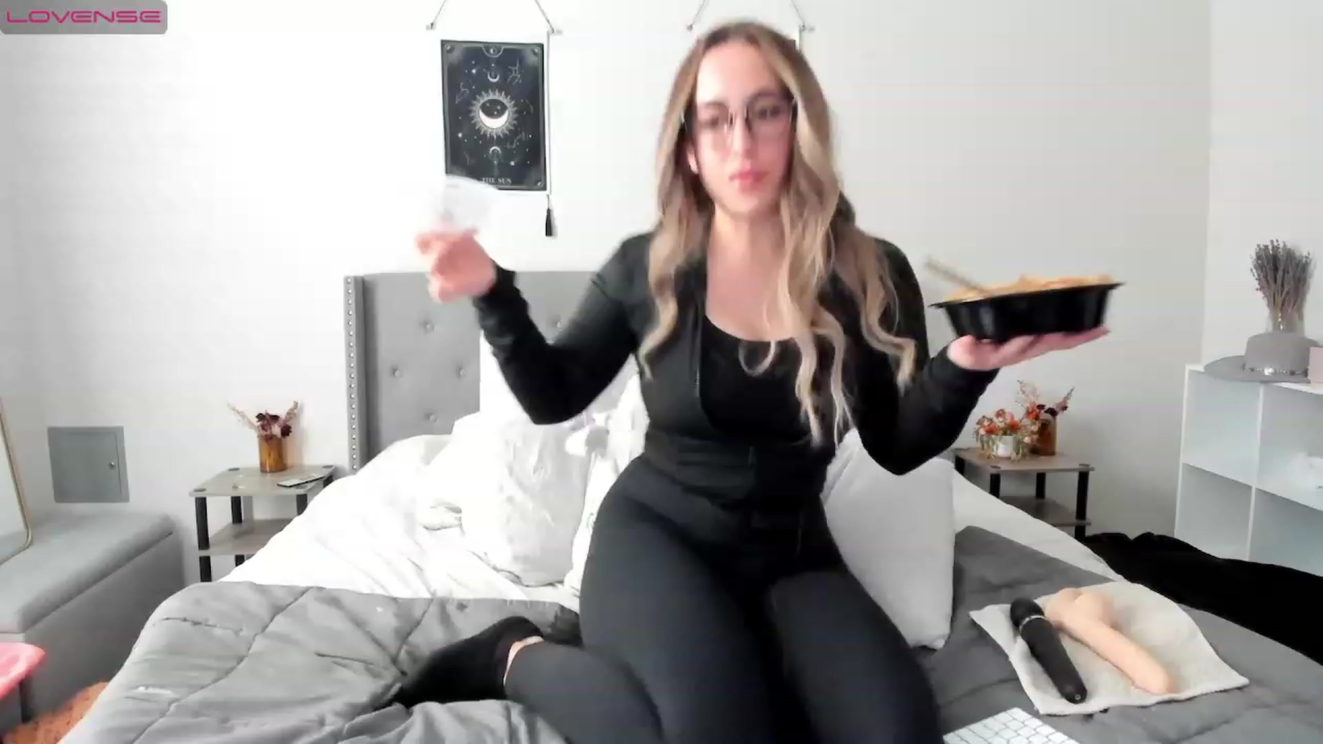 Gallery image thumbnail from EllaCakes's myfreecams stream on, 12/06/2022, 20:15 image 7 of 20