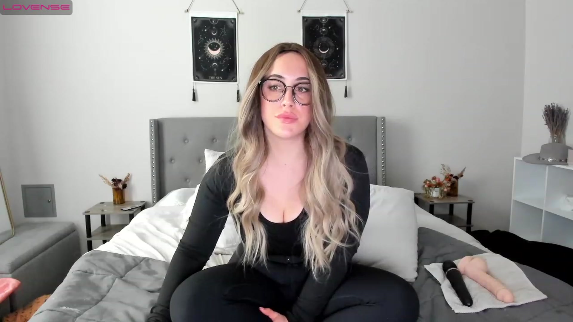 Gallery image thumbnail from EllaCakes's myfreecams stream on, 12/06/2022, 20:15 image 16 of 20