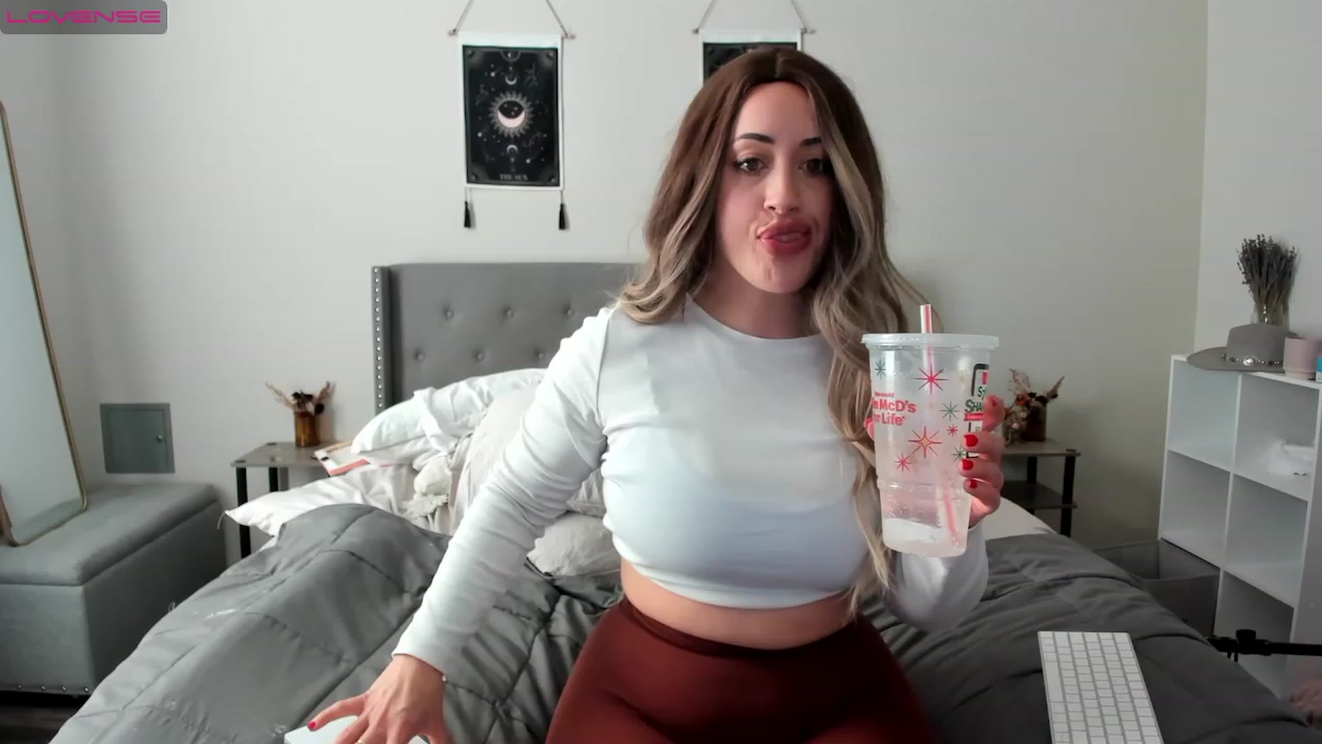 Gallery image thumbnail from EllaCakes's myfreecams stream on, 12/27/2022, 21:50 image 4 of 20
