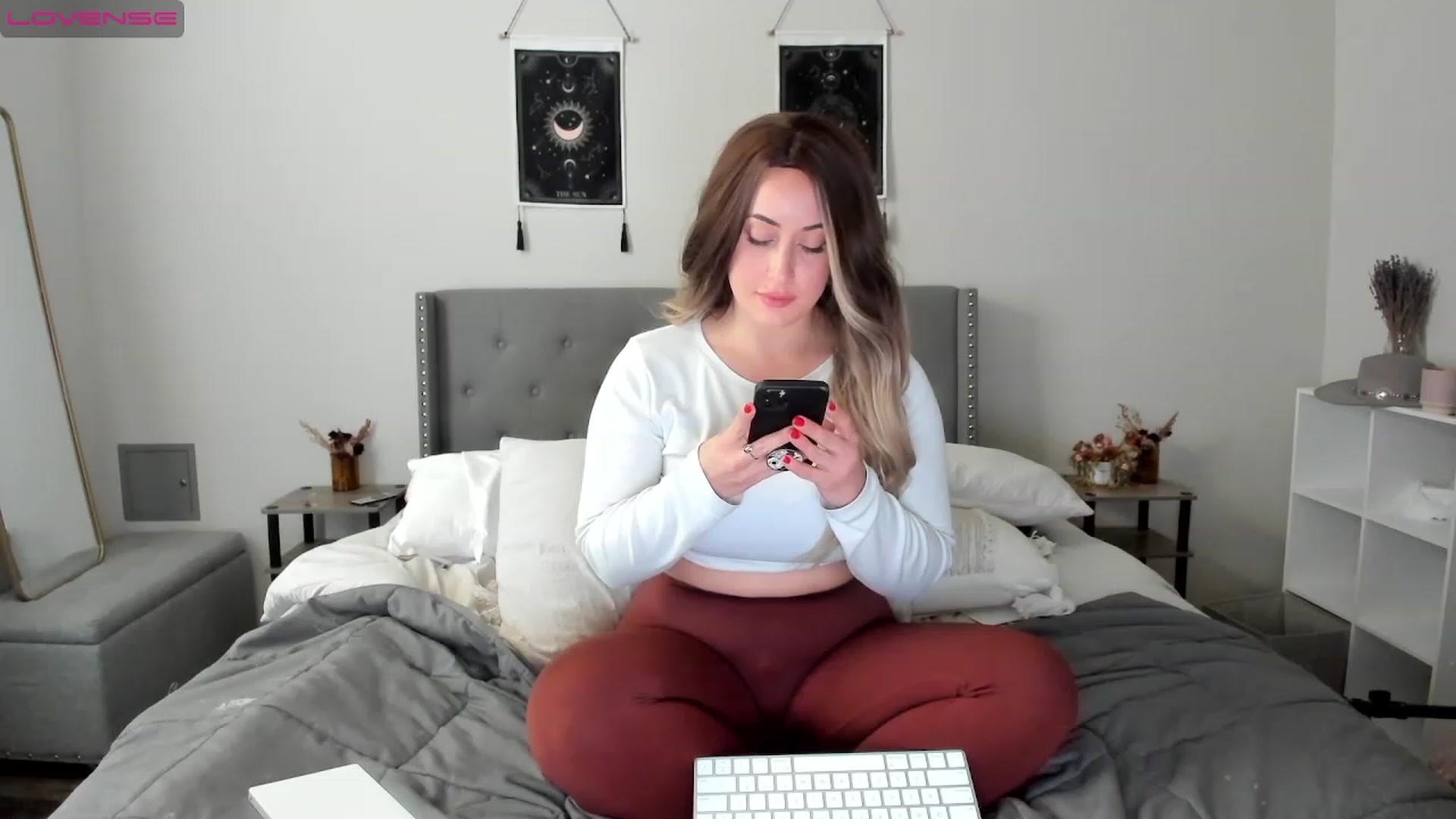 Gallery image thumbnail from EllaCakes's myfreecams stream on, 12/27/2022, 22:01 image 17 of 20