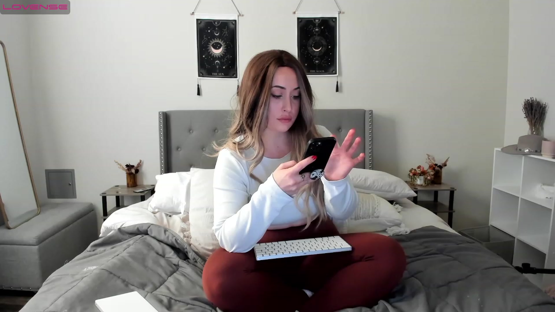 Gallery image thumbnail from EllaCakes's myfreecams stream on, 12/27/2022, 22:01 image 5 of 20