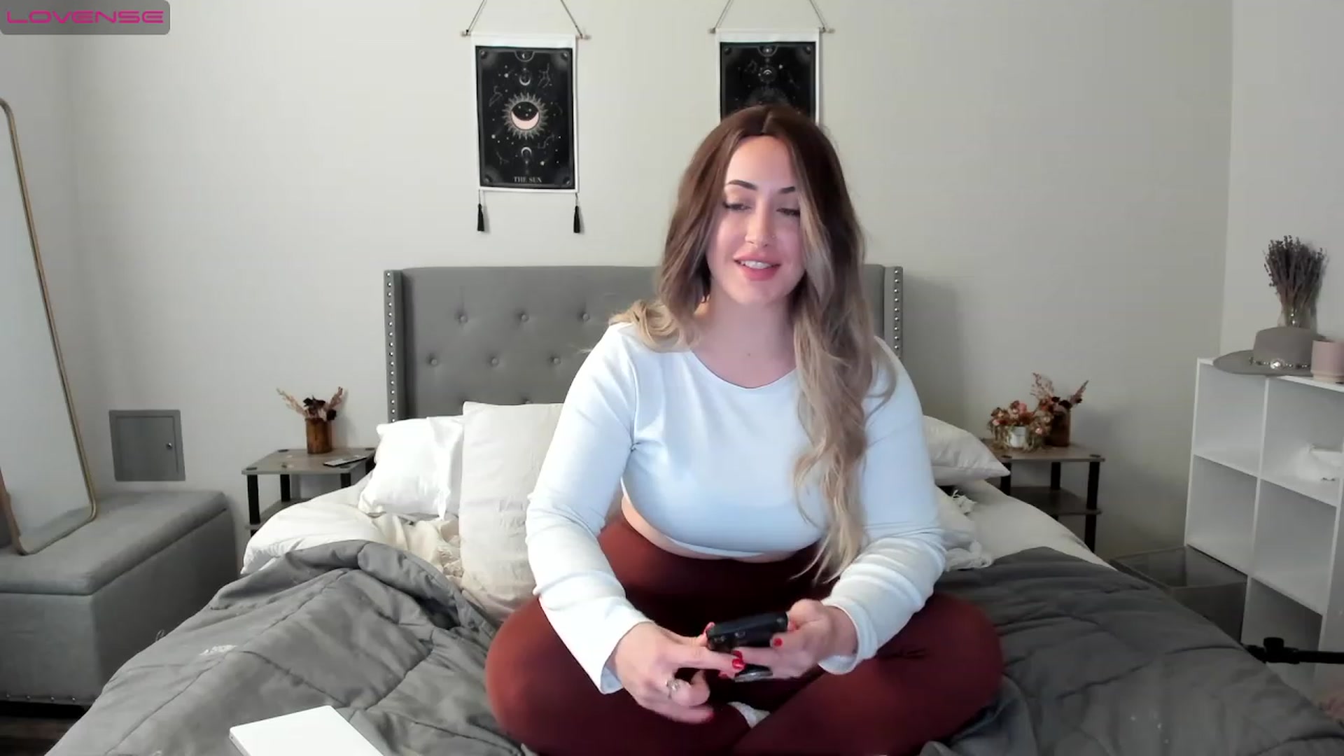 Gallery image thumbnail from EllaCakes's myfreecams stream on, 12/27/2022, 22:01 image 11 of 20
