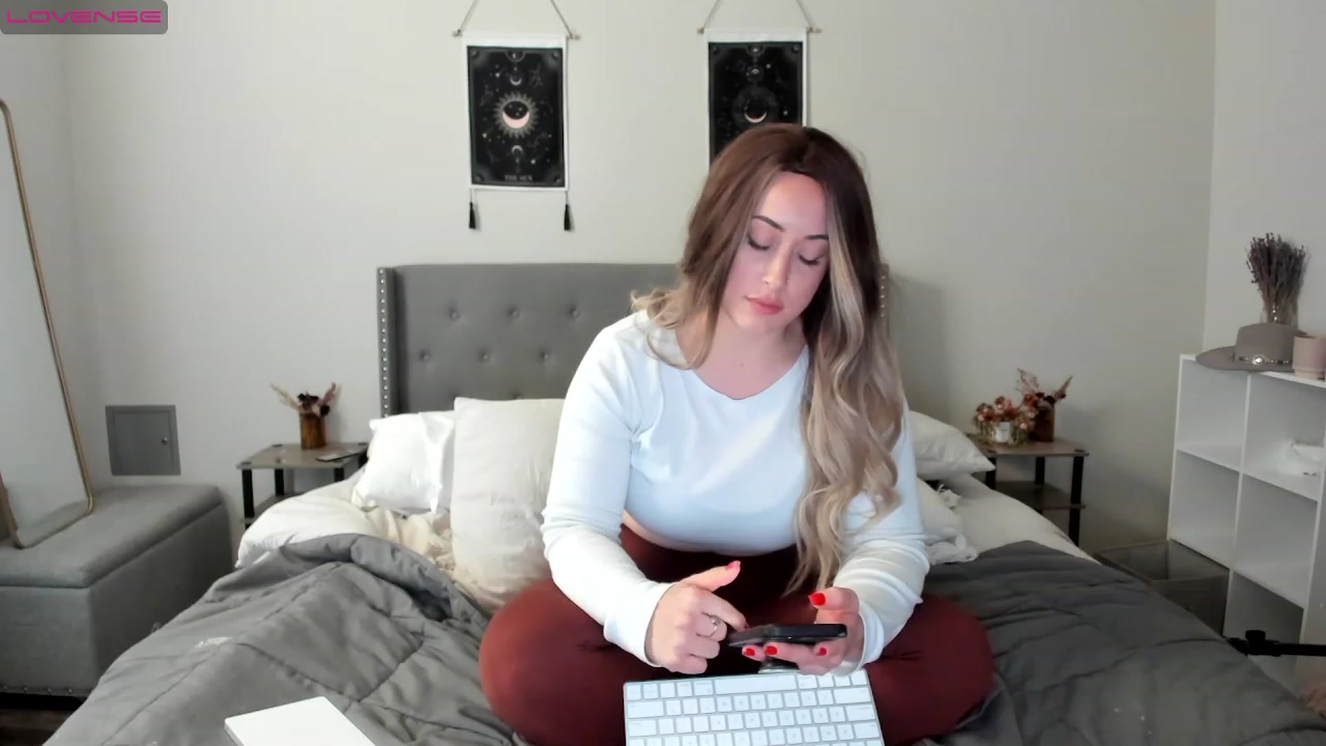 Gallery image thumbnail from EllaCakes's myfreecams stream on, 12/27/2022, 22:01 image 15 of 20