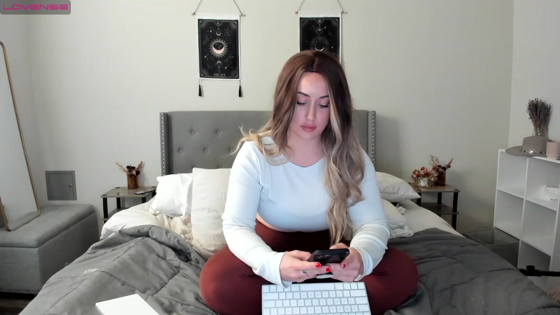 Gallery image thumbnail from EllaCakes's myfreecams stream on, 12/27/2022, 22:01 image 13 of 20