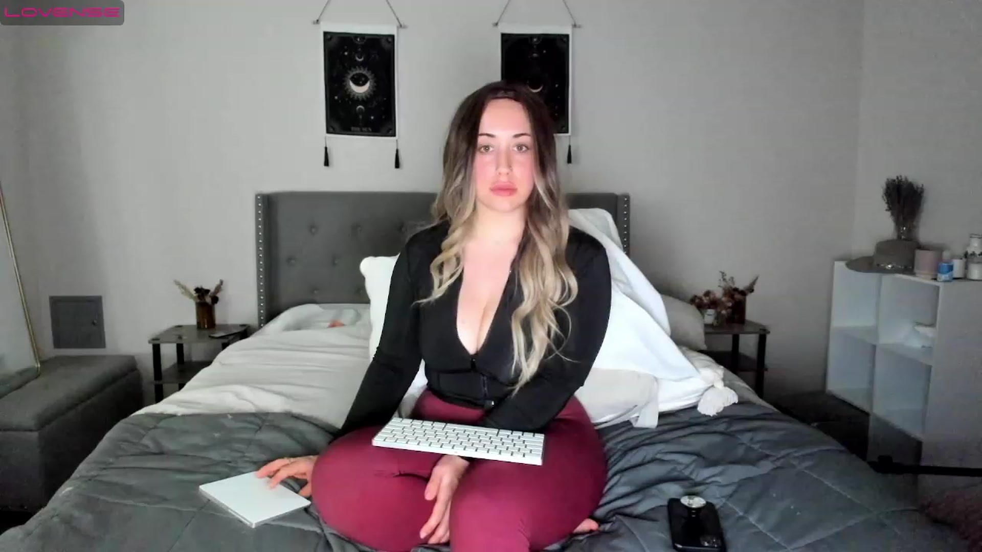 Gallery image thumbnail from EllaCakes's myfreecams stream on, 01/03/2023, 20:19 image 1 of 20