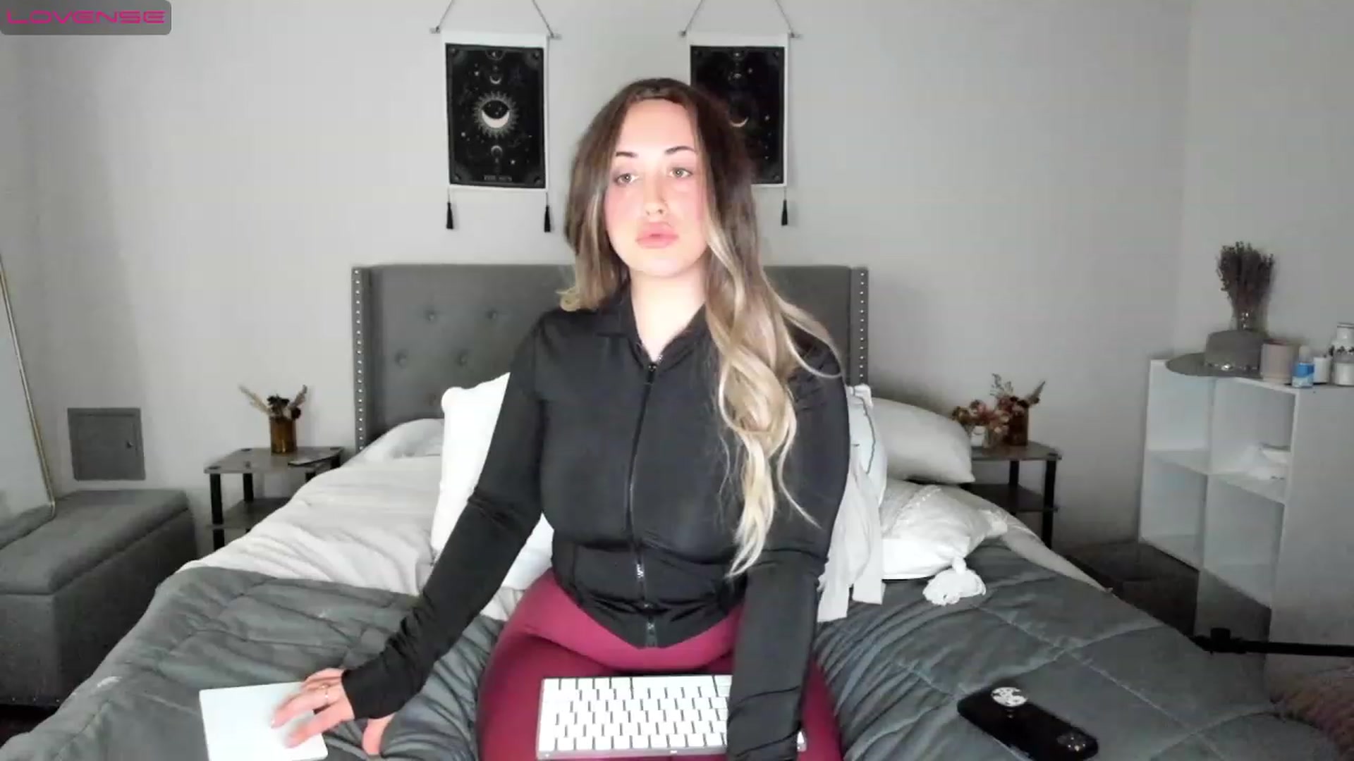 Gallery image thumbnail from EllaCakes's myfreecams stream on, 01/03/2023, 20:19 image 6 of 20