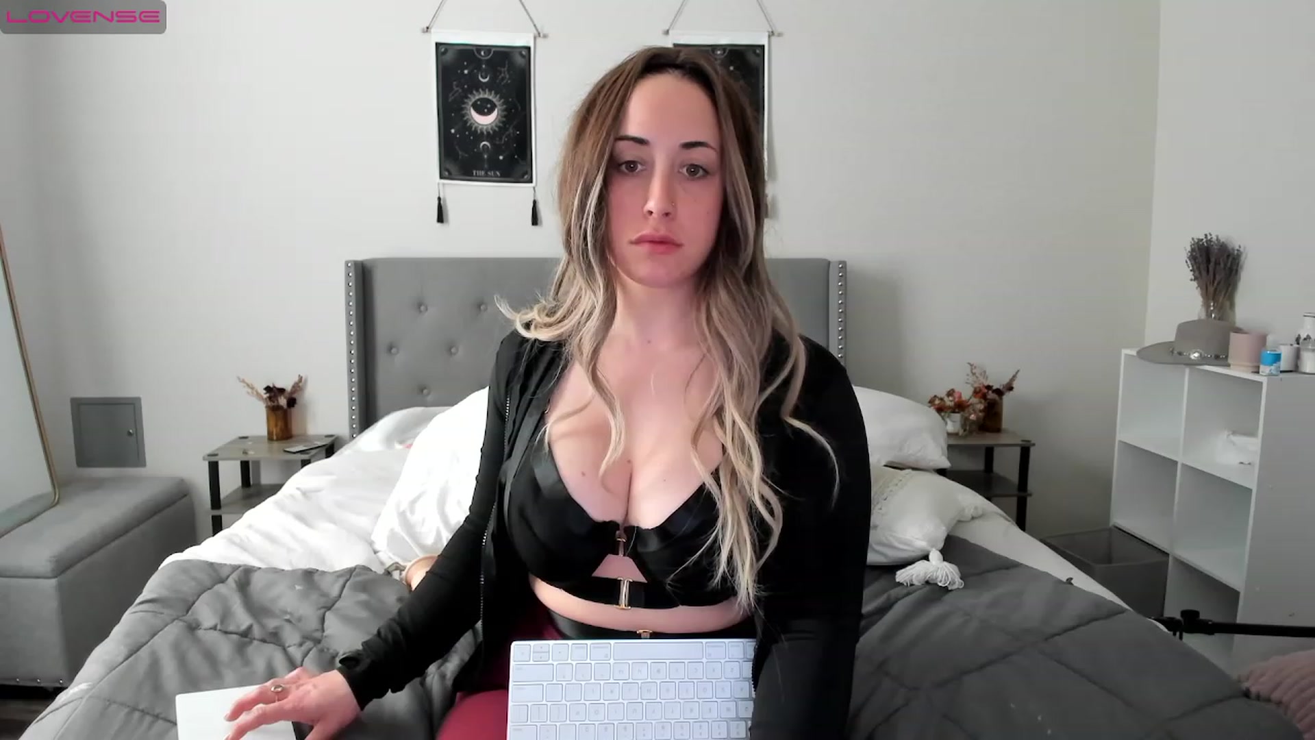 Gallery image thumbnail from EllaCakes's myfreecams stream on, 01/03/2023, 21:17 image 20 of 20