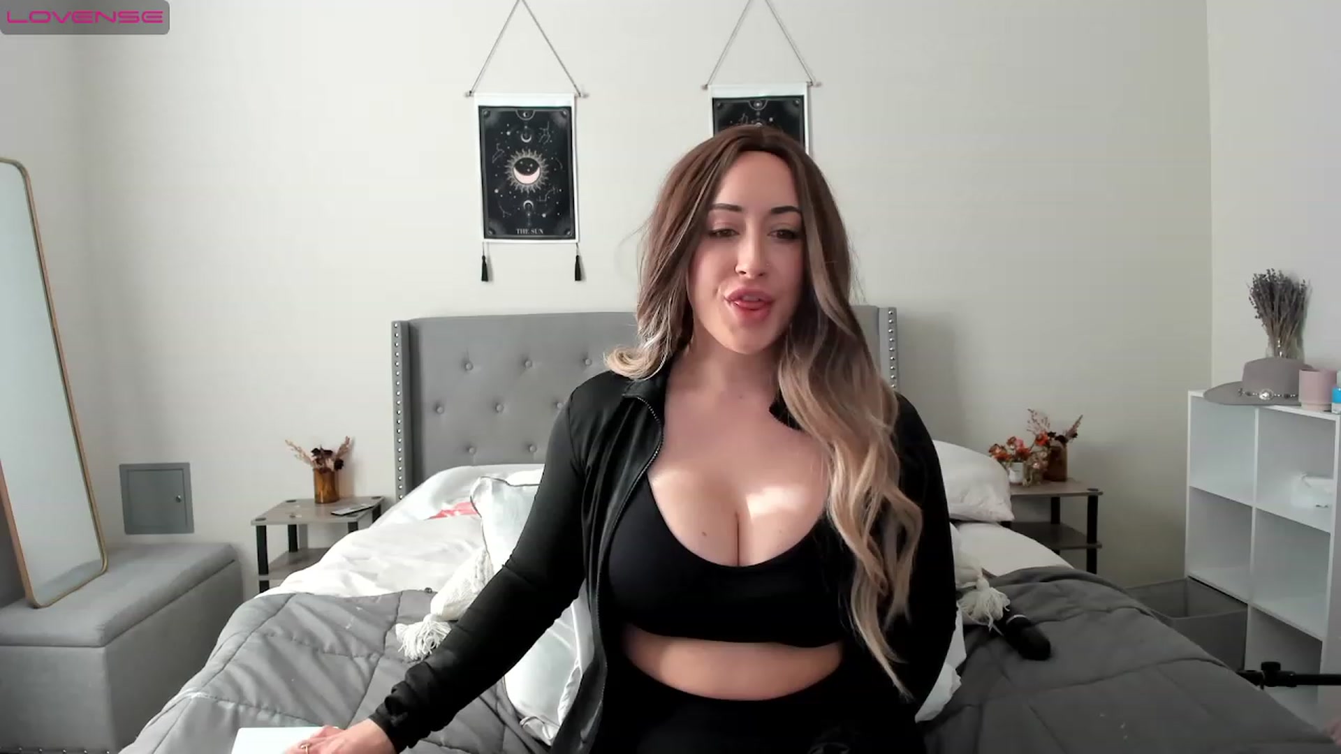 Gallery image thumbnail from EllaCakes's myfreecams stream on, 01/04/2023, 19:55 image 10 of 20
