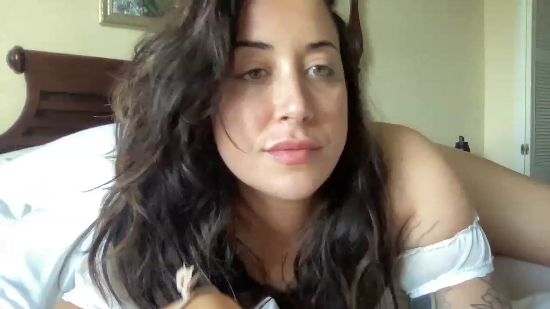 Gallery image thumbnail from EllaCakes's myfreecams stream on, 03/10/2023, 22:17 image 16 of 20