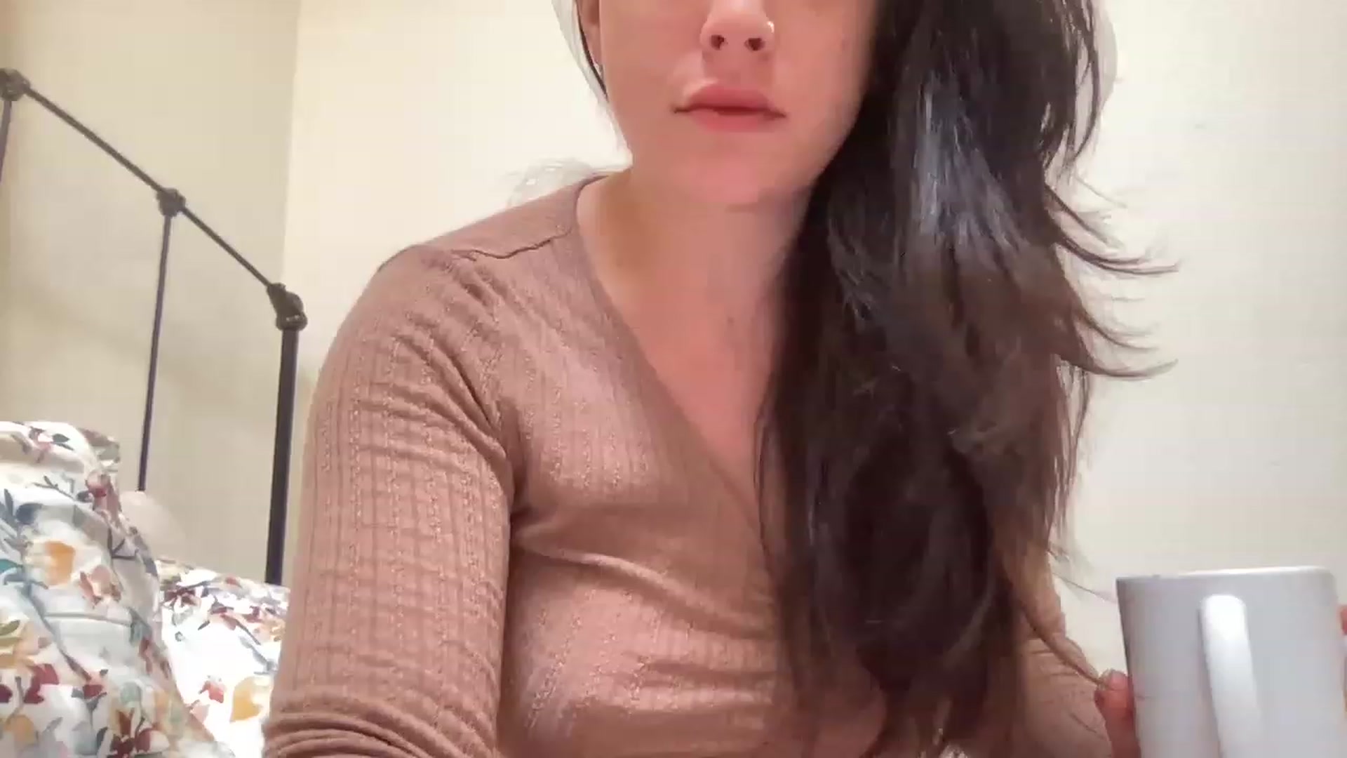 Gallery image thumbnail from EllaCakes's myfreecams stream on, 04/15/2023, 16:38 image 11 of 20