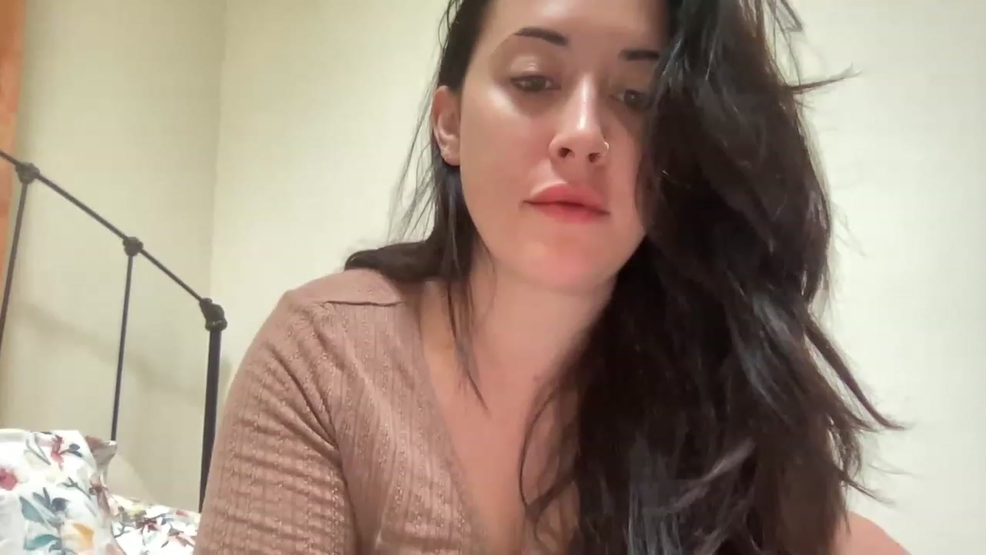 Gallery image thumbnail from EllaCakes's myfreecams stream on, 04/15/2023, 16:38 image 20 of 20