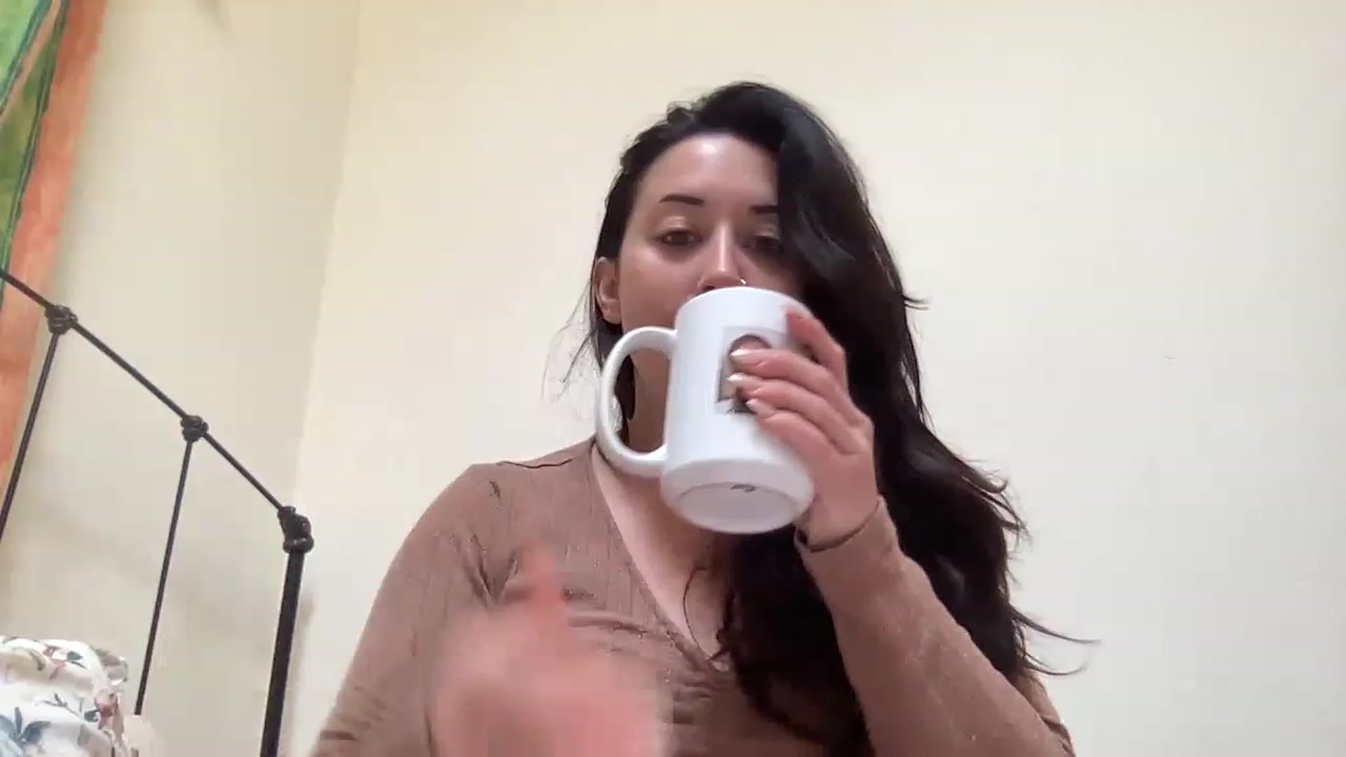 Gallery image thumbnail from EllaCakes's myfreecams stream on, 04/15/2023, 16:38 image 4 of 20