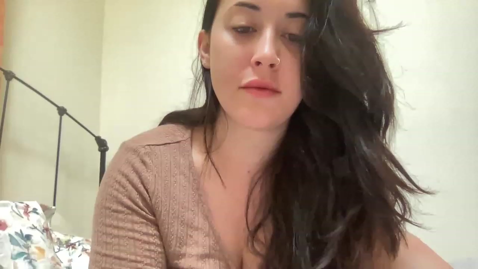 Gallery image thumbnail from EllaCakes's myfreecams stream on, 04/15/2023, 16:38 image 18 of 20
