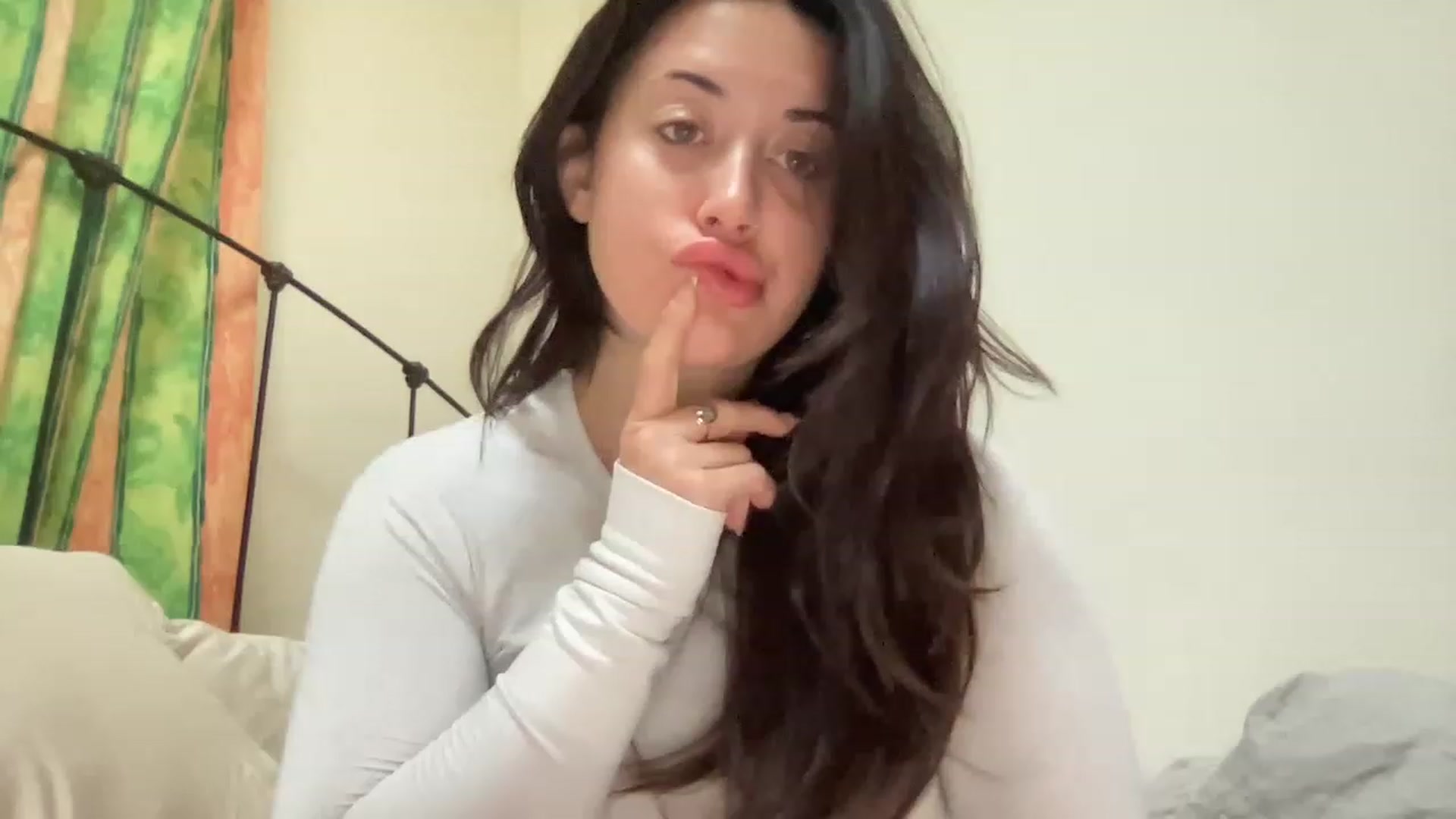 Gallery image thumbnail from EllaCakes's myfreecams stream on, 04/17/2023, 15:07 image 16 of 20