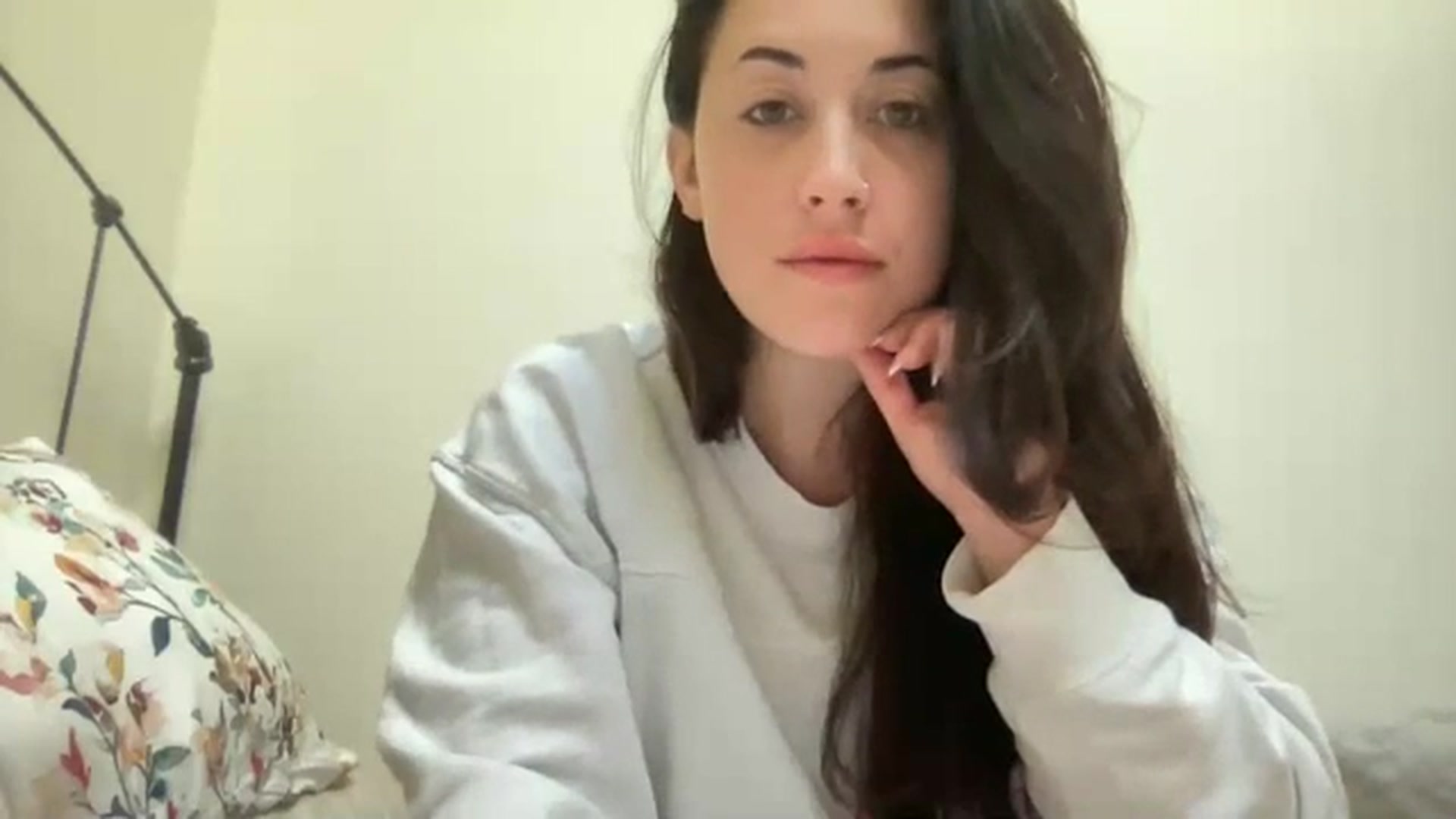 Gallery image thumbnail from EllaCakes's myfreecams stream on, 04/19/2023, 16:32 image 17 of 20