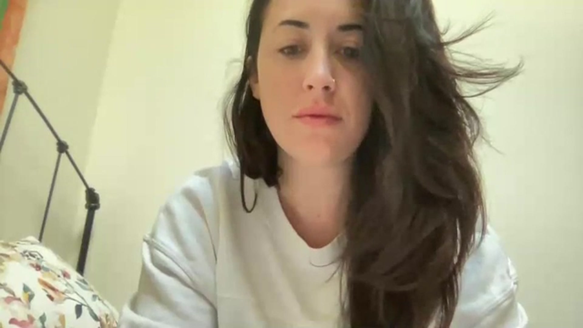 Gallery image thumbnail from EllaCakes's myfreecams stream on, 04/19/2023, 16:32 image 6 of 20