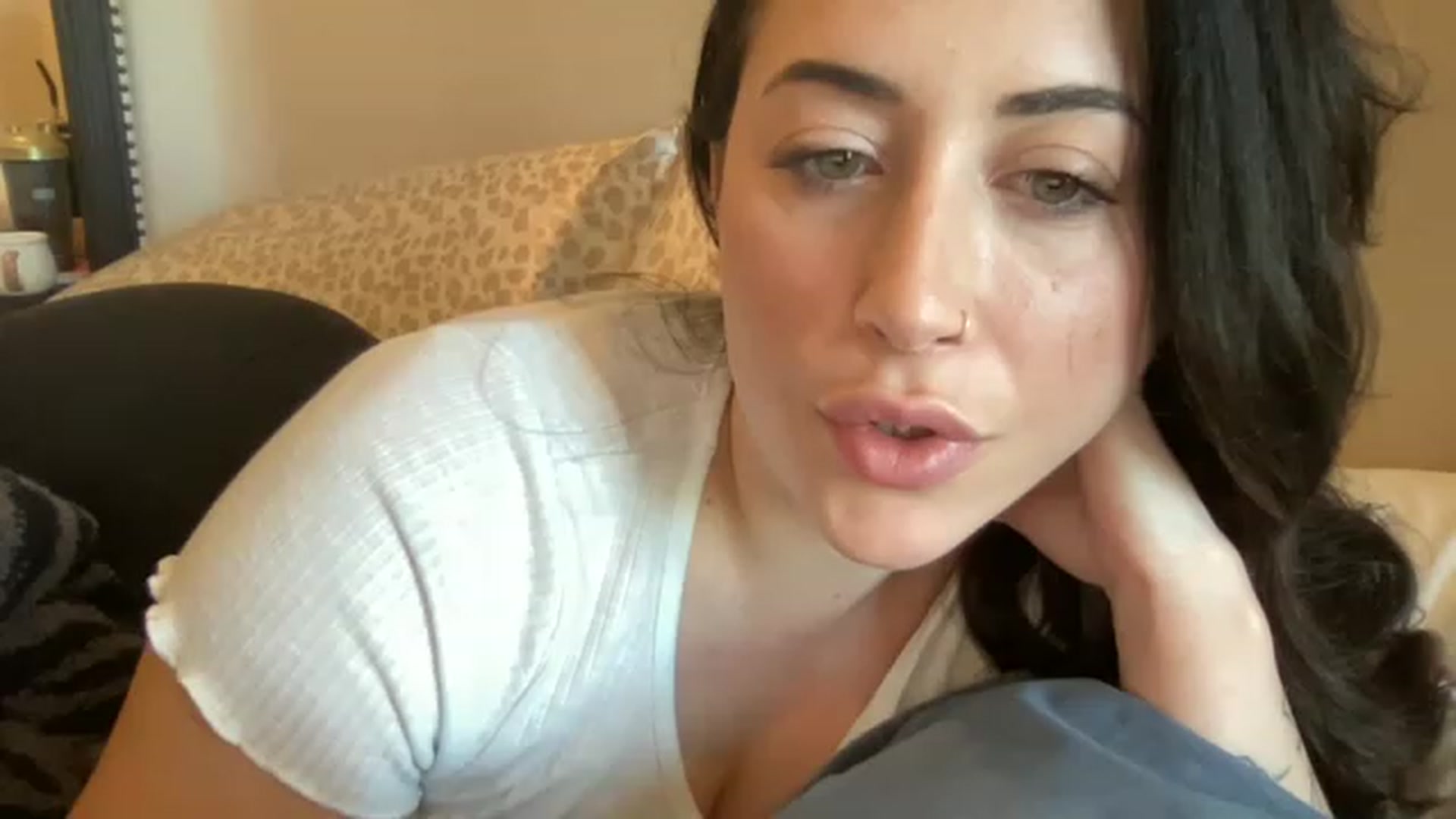 Gallery image thumbnail from EllaCakes's myfreecams stream on, 05/03/2023, 18:27 image 12 of 20