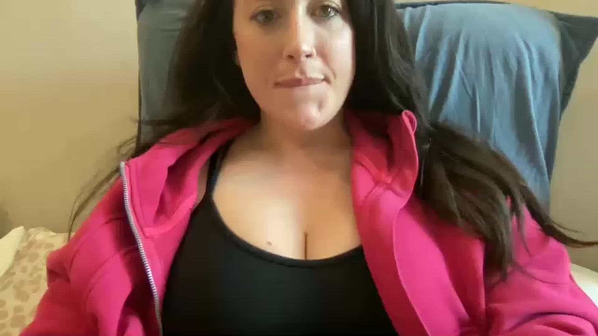 Gallery image thumbnail from EllaCakes's myfreecams stream on, 05/03/2023, 21:25 image 2 of 20