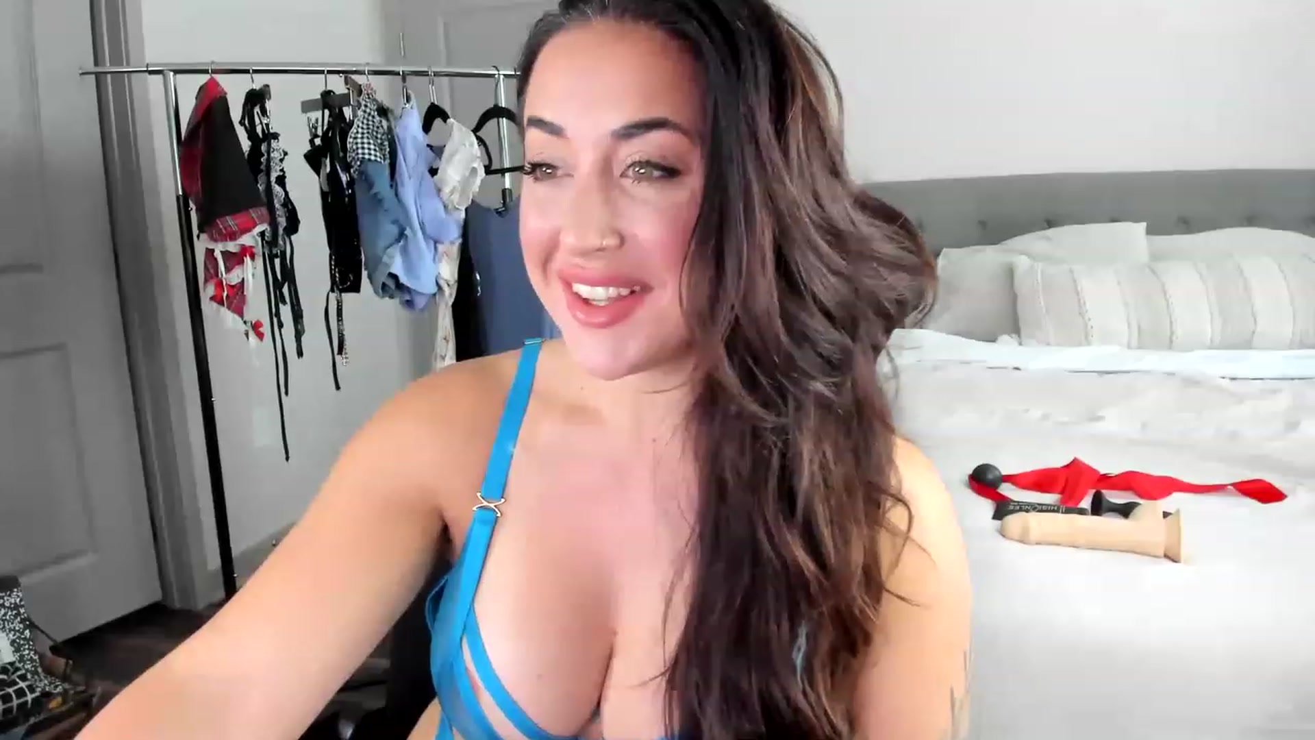 Gallery image thumbnail from EllaCakes's myfreecams stream on, 07/11/2023, 16:19 image 3 of 20