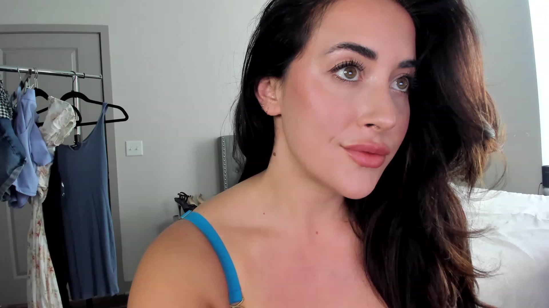 Gallery image thumbnail from EllaCakes's myfreecams stream on, 07/11/2023, 17:28 image 3 of 20