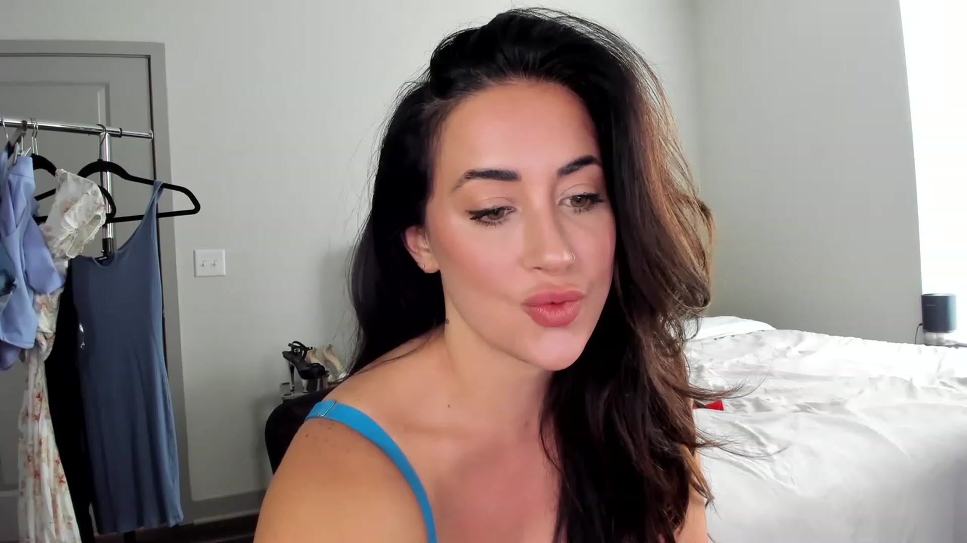 Gallery image thumbnail from EllaCakes's myfreecams stream on, 07/11/2023, 17:28 image 6 of 20