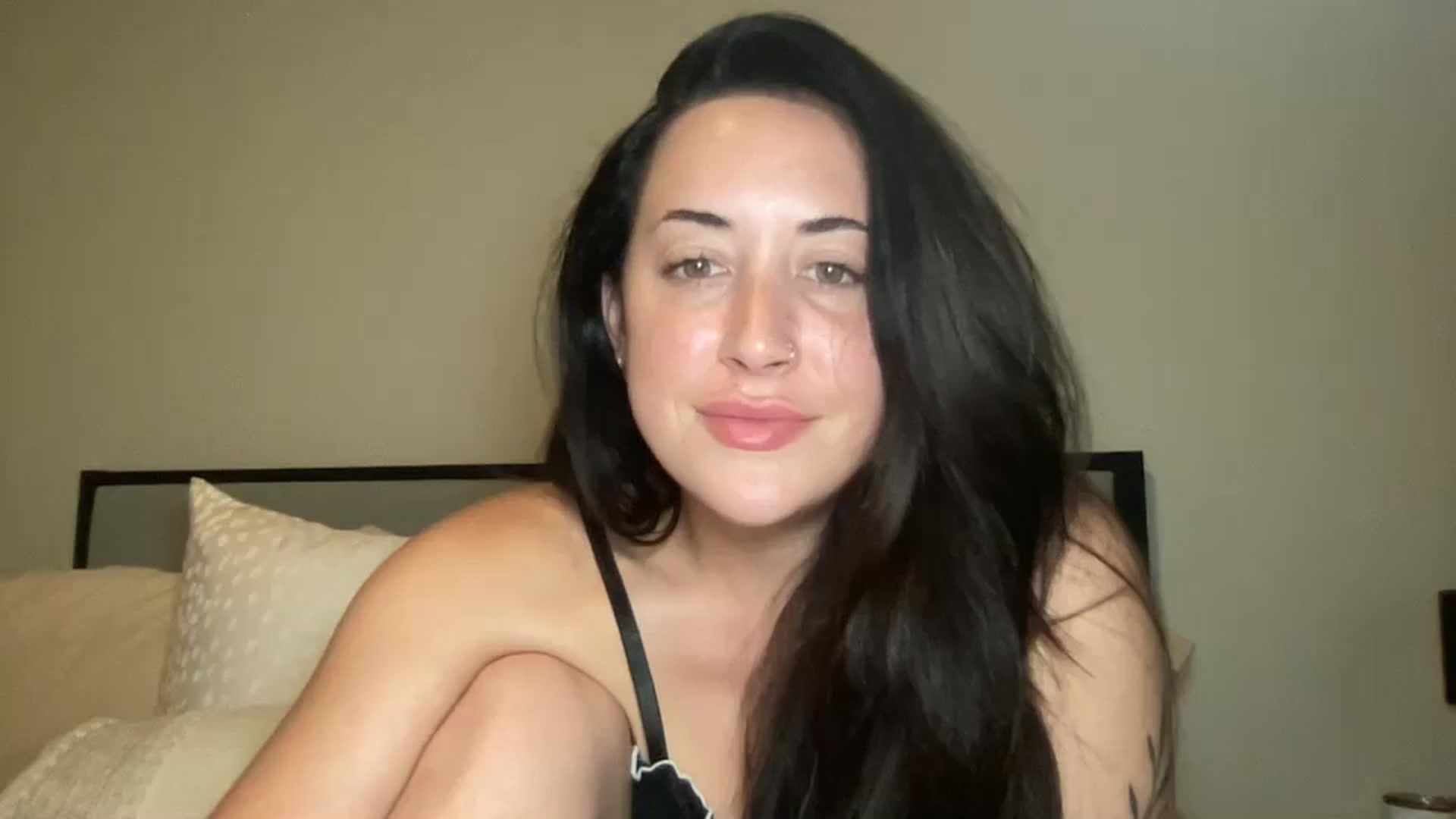 Gallery image thumbnail from EllaCakes's myfreecams stream on, 09/20/2023, 16:29 image 18 of 20