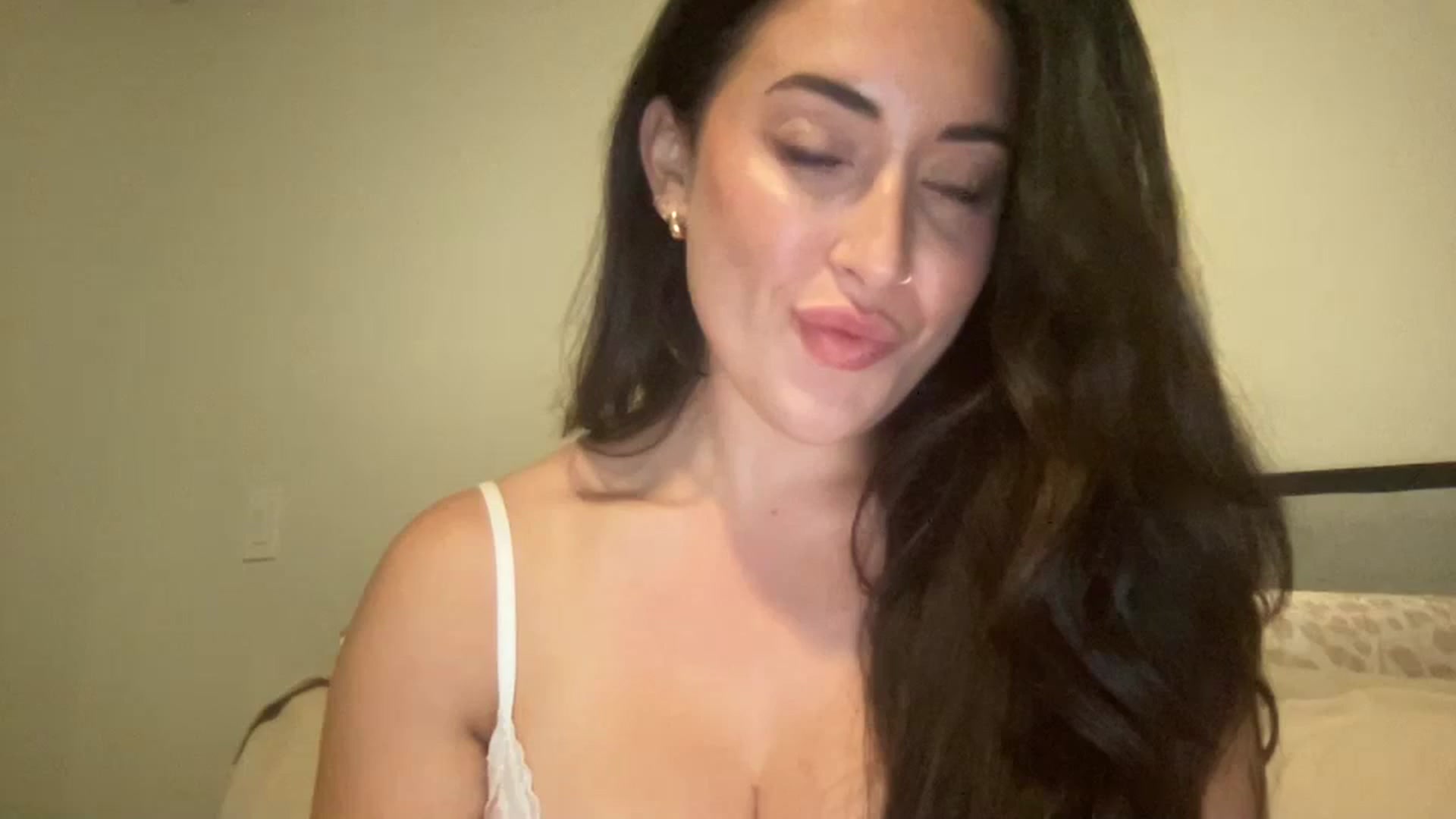 Gallery image thumbnail from EllaCakes's myfreecams stream on, 09/27/2023, 21:20 image 7 of 20