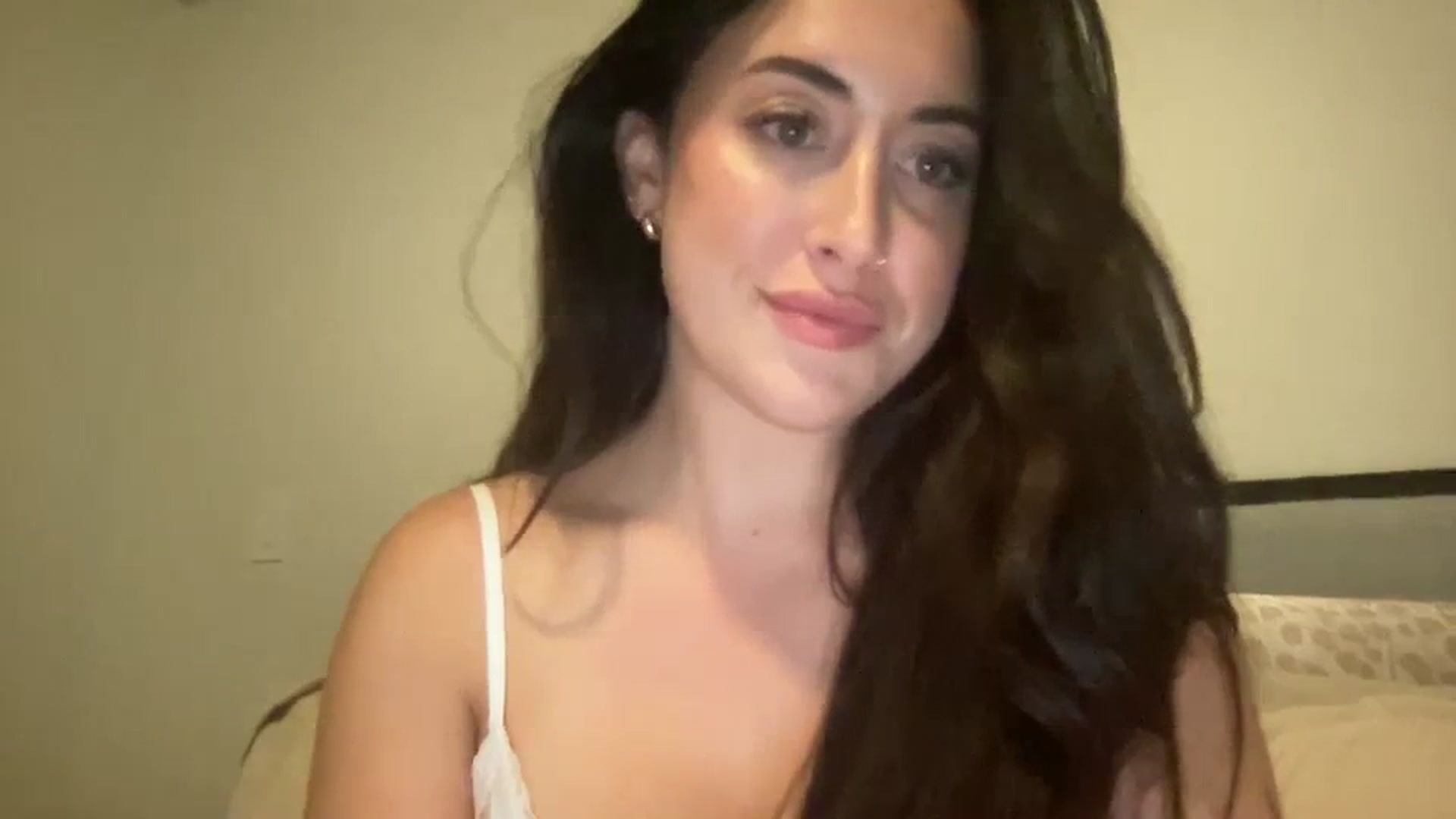 Gallery image thumbnail from EllaCakes's myfreecams stream on, 09/27/2023, 21:20 image 6 of 20