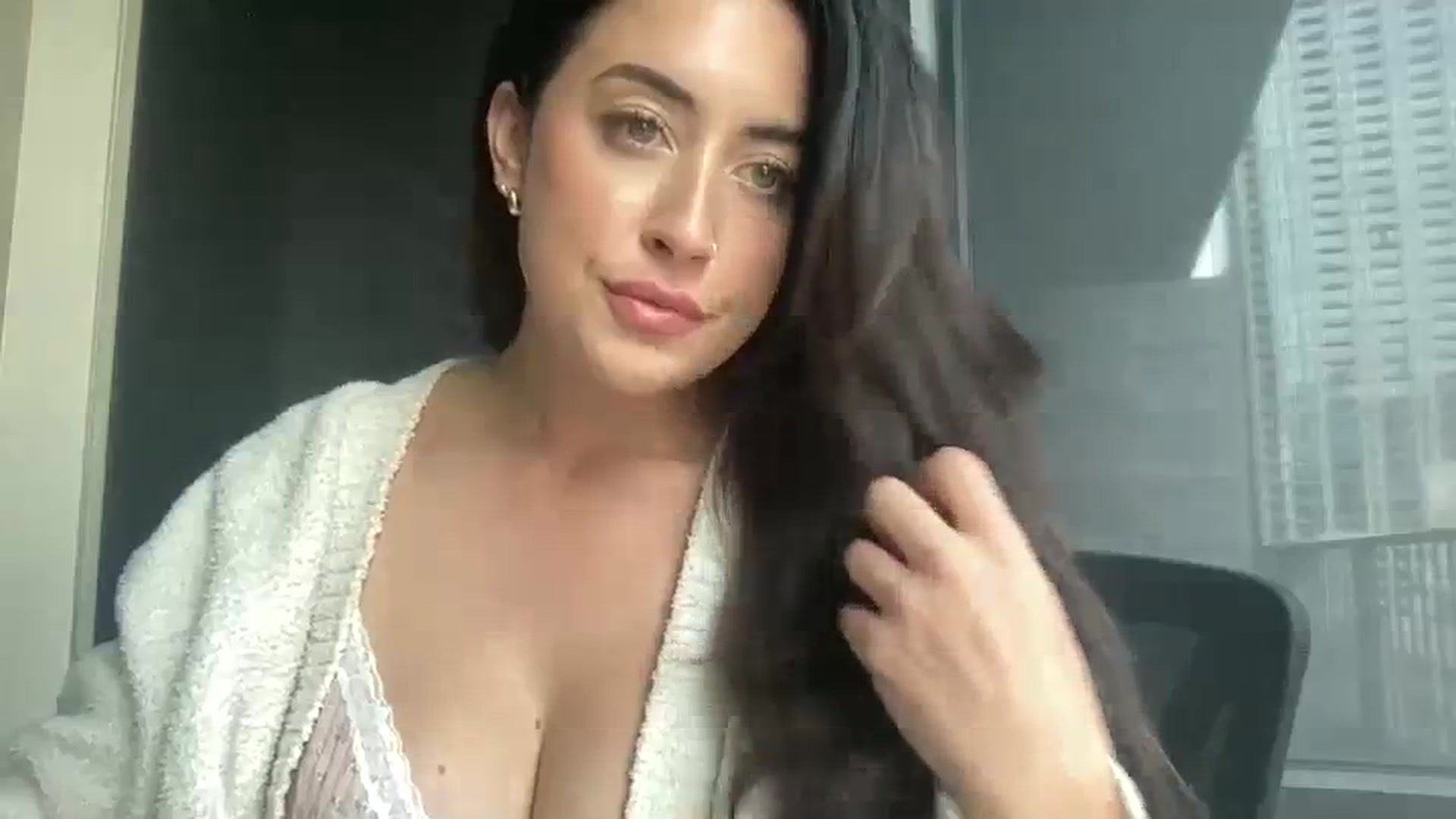 Gallery image thumbnail from EllaCakes's myfreecams stream on, 09/27/2023, 21:20 image 18 of 20