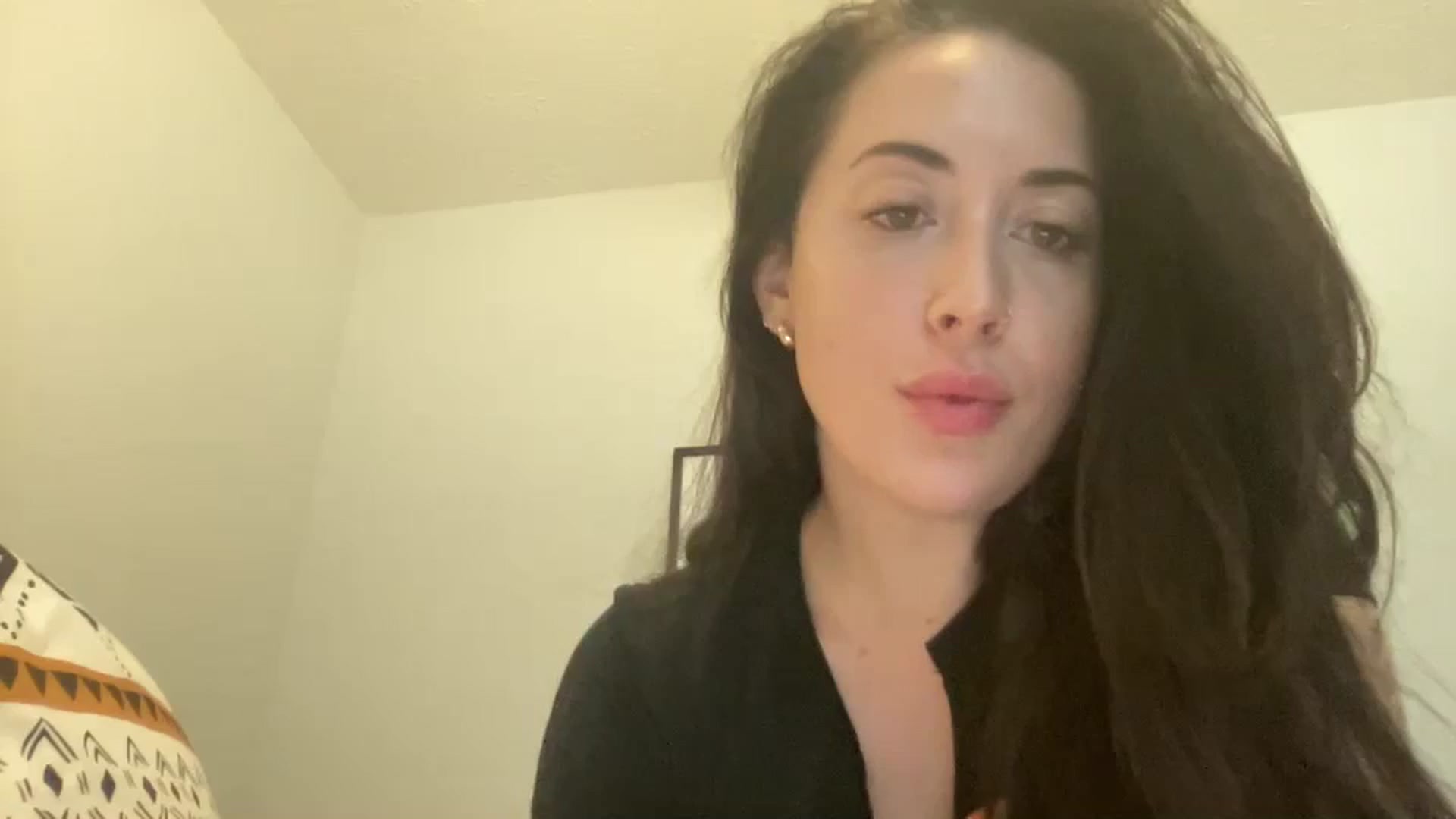 Gallery image thumbnail from EllaCakes's myfreecams stream on, 10/17/2023, 18:01 image 8 of 20