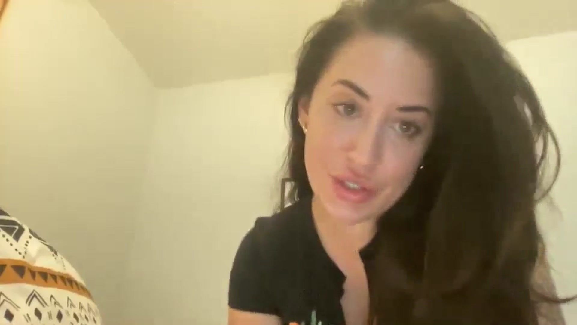 Gallery image thumbnail from EllaCakes's myfreecams stream on, 10/17/2023, 18:01 image 7 of 20