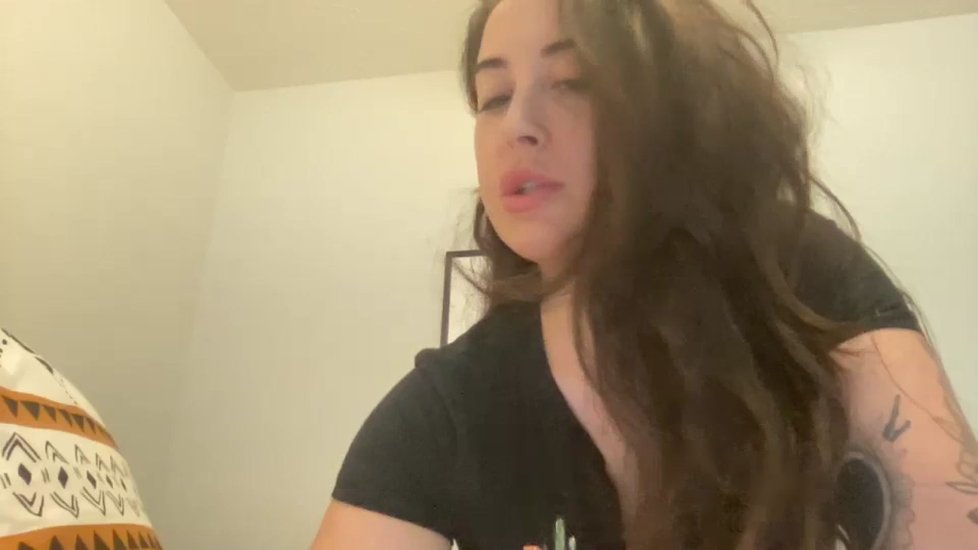 Gallery image thumbnail from EllaCakes's myfreecams stream on, 10/17/2023, 18:01 image 14 of 20