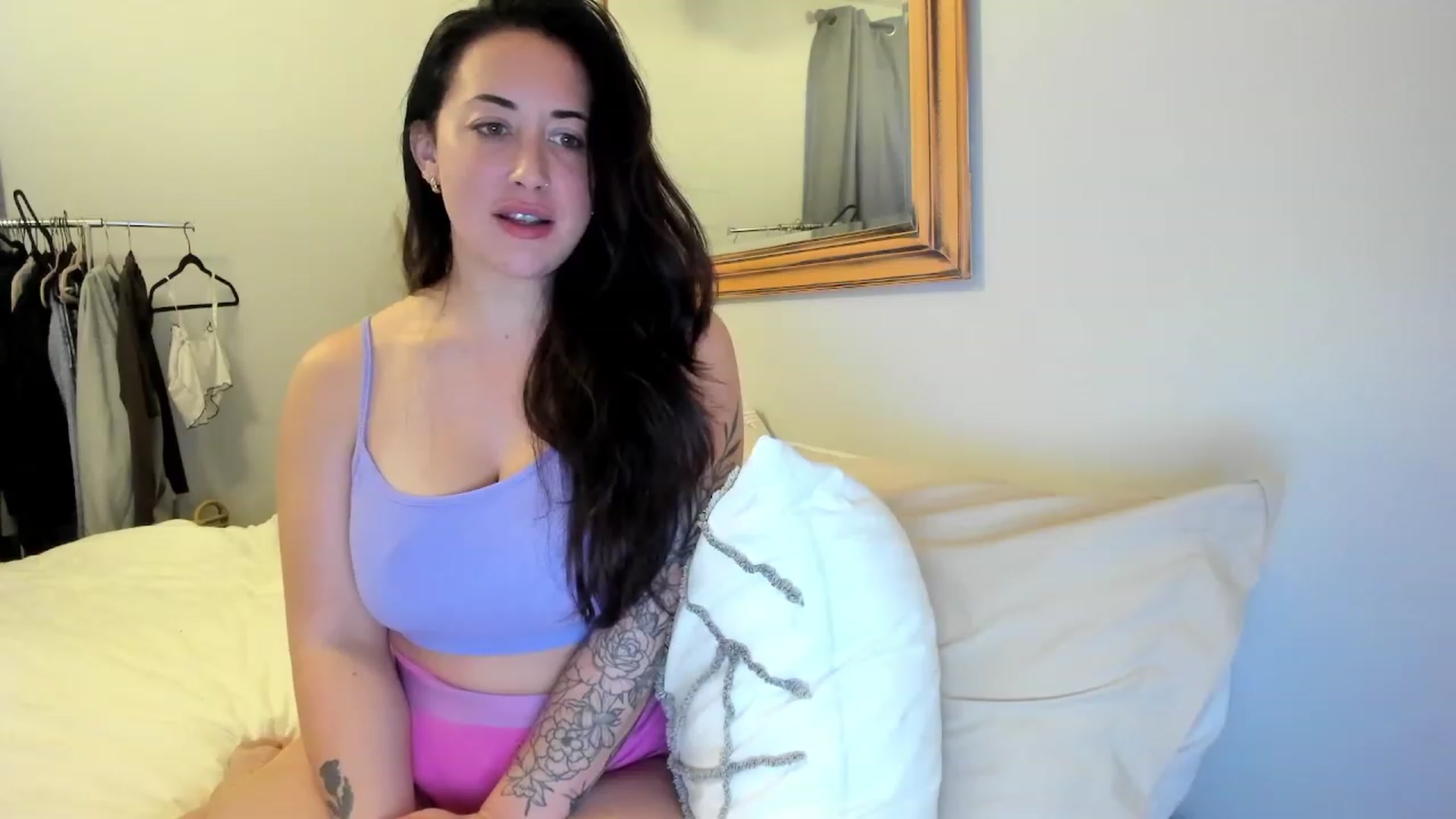Gallery image thumbnail from EllaCakes's myfreecams stream on, 10/30/2023, 17:30 image 18 of 20
