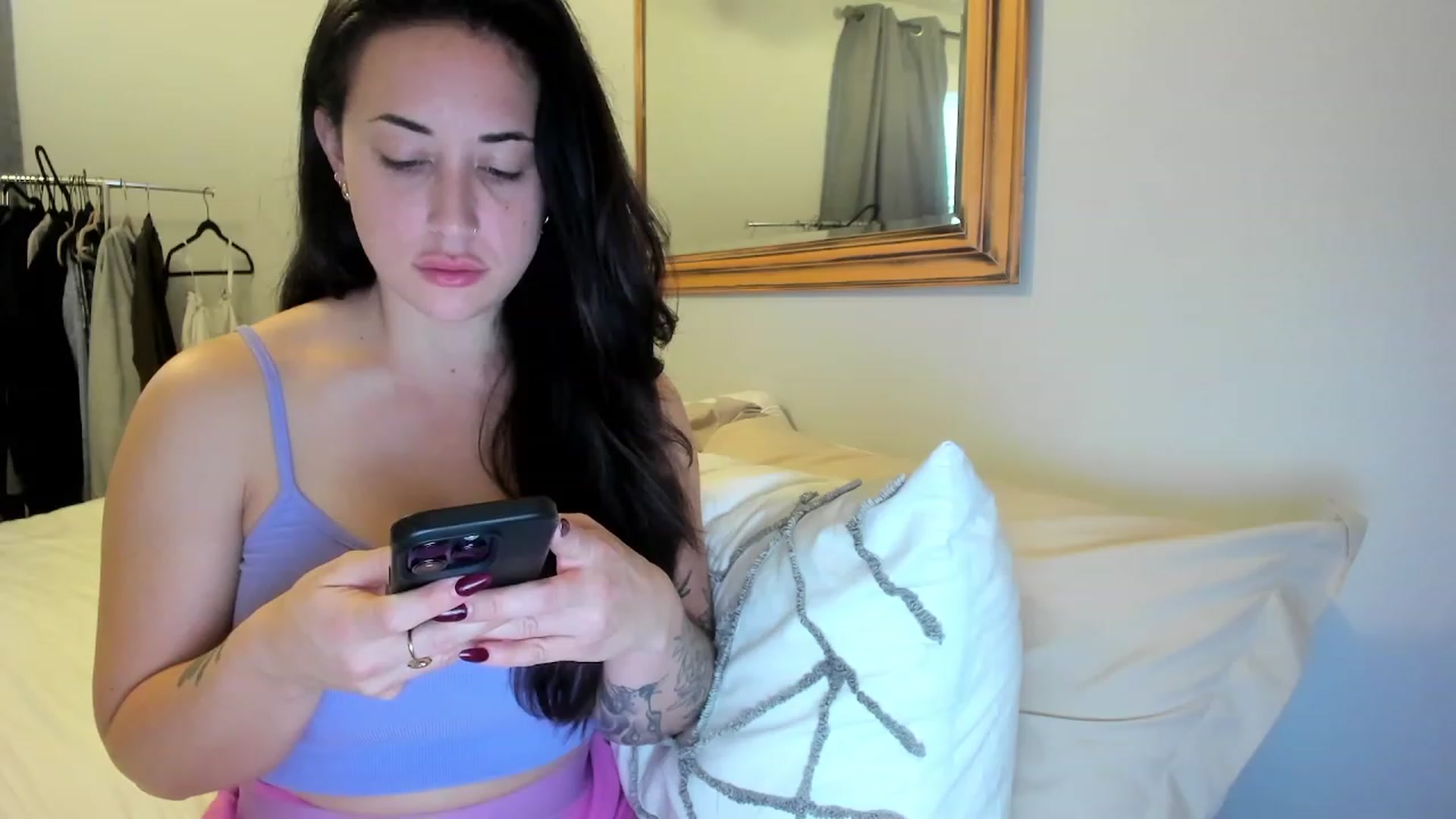 Gallery image thumbnail from EllaCakes's myfreecams stream on, 10/30/2023, 17:30 image 11 of 20