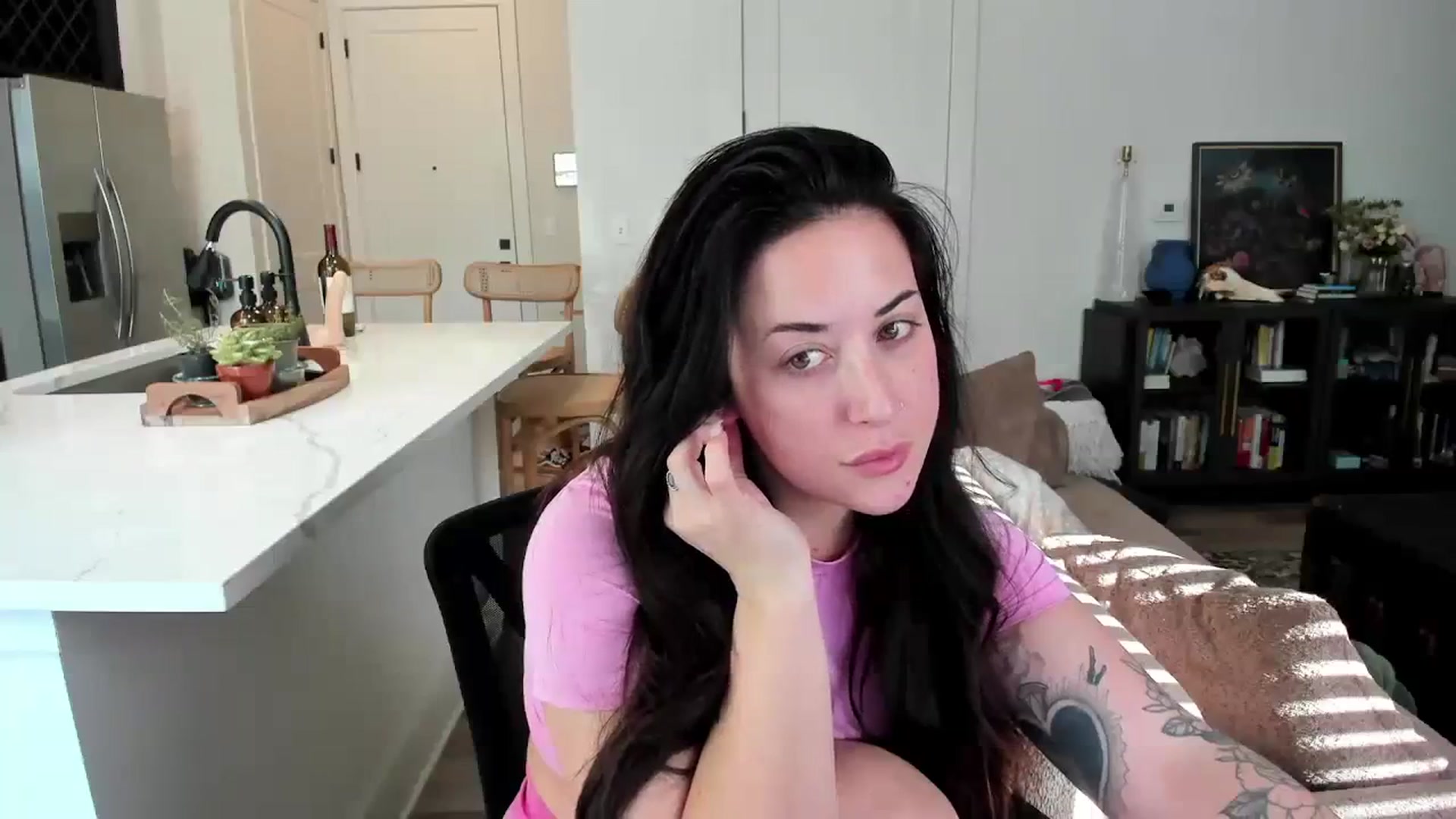Gallery image thumbnail from EllaCakes's myfreecams stream on, 02/02/2024, 20:25 image 8 of 20